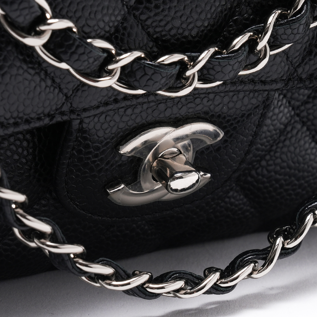 CHANEL(USED)샤넬 캐비어 클래식 미듐 플랩백