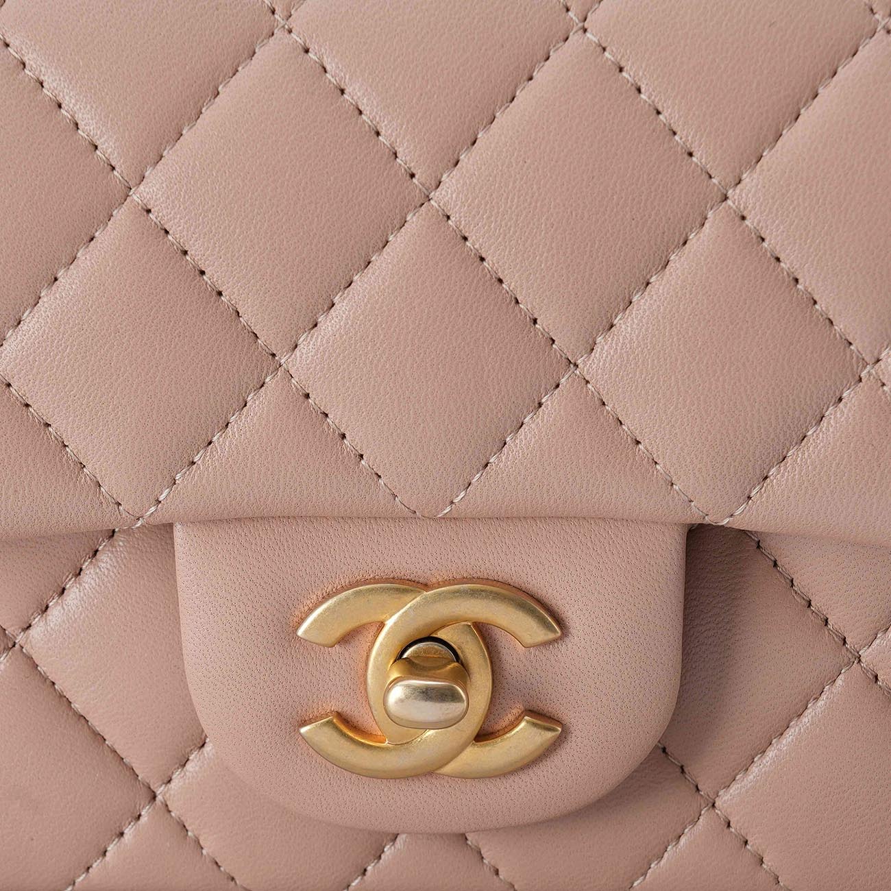 CHANEL(USED)샤넬 램스킨 클래식 뉴미니 탑핸들