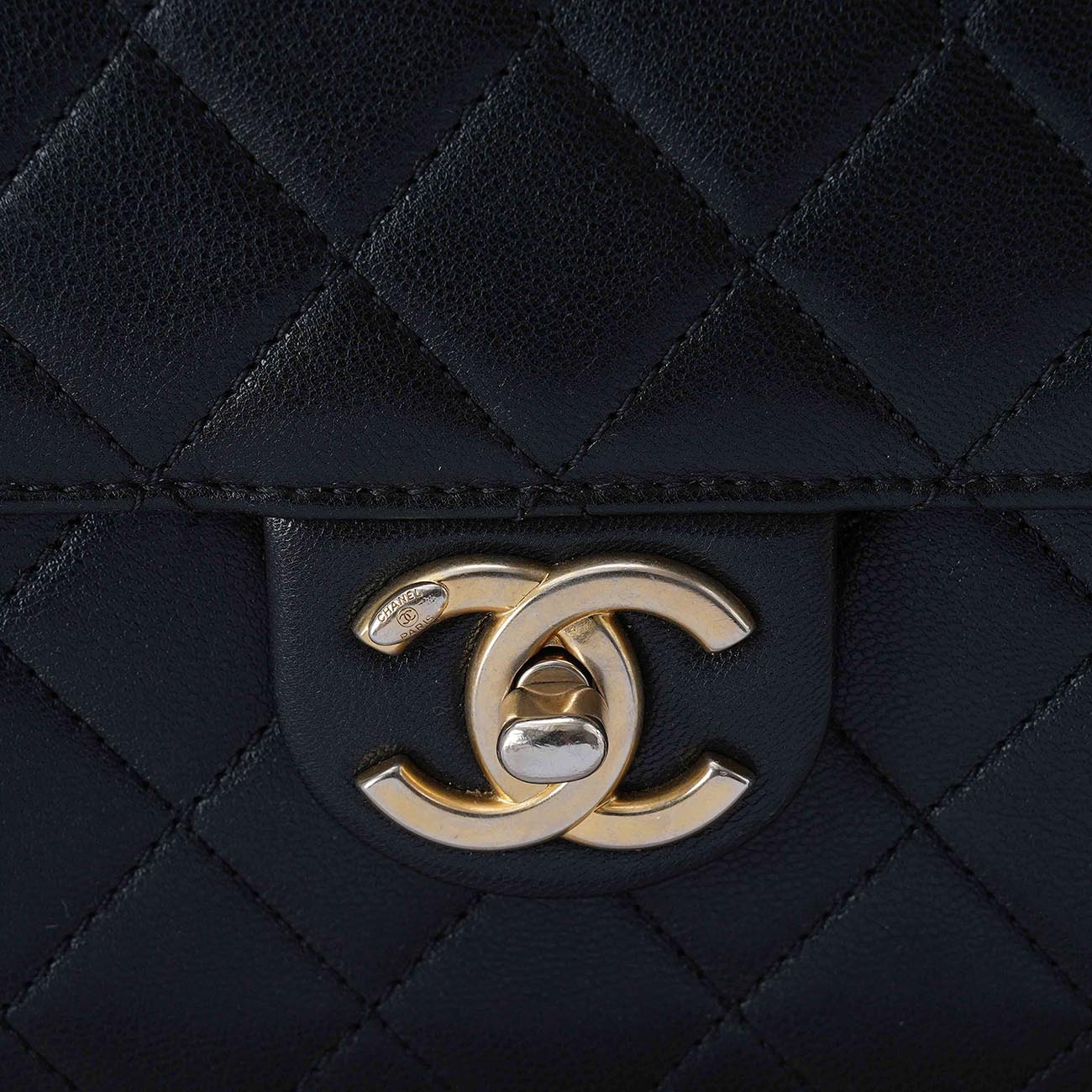 CHANEL(USED)샤넬 시즌 램스킨 진주 플랩백