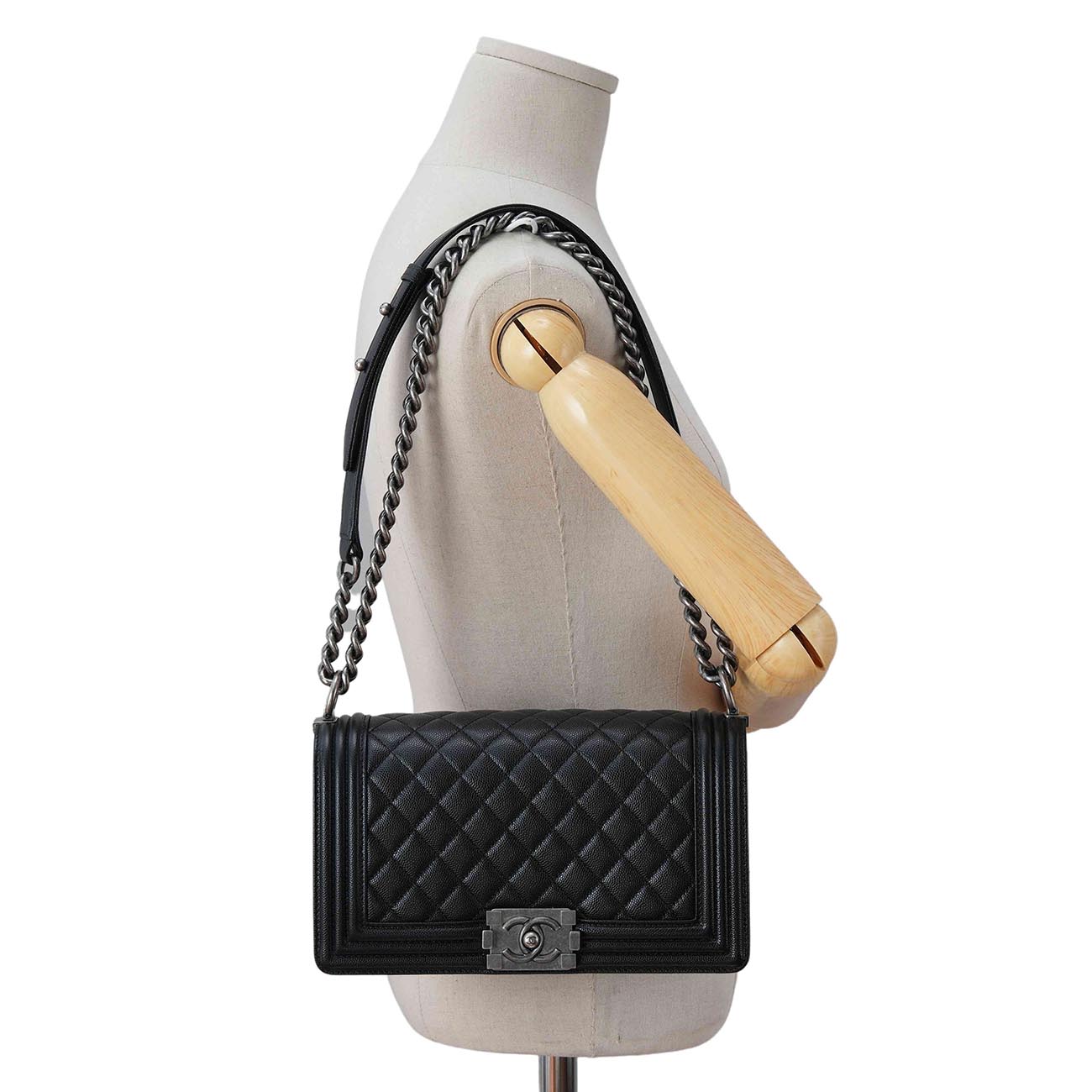 CHANEL(USED)샤넬 A67086 캐비어 보이샤넬 미듐 플랩백