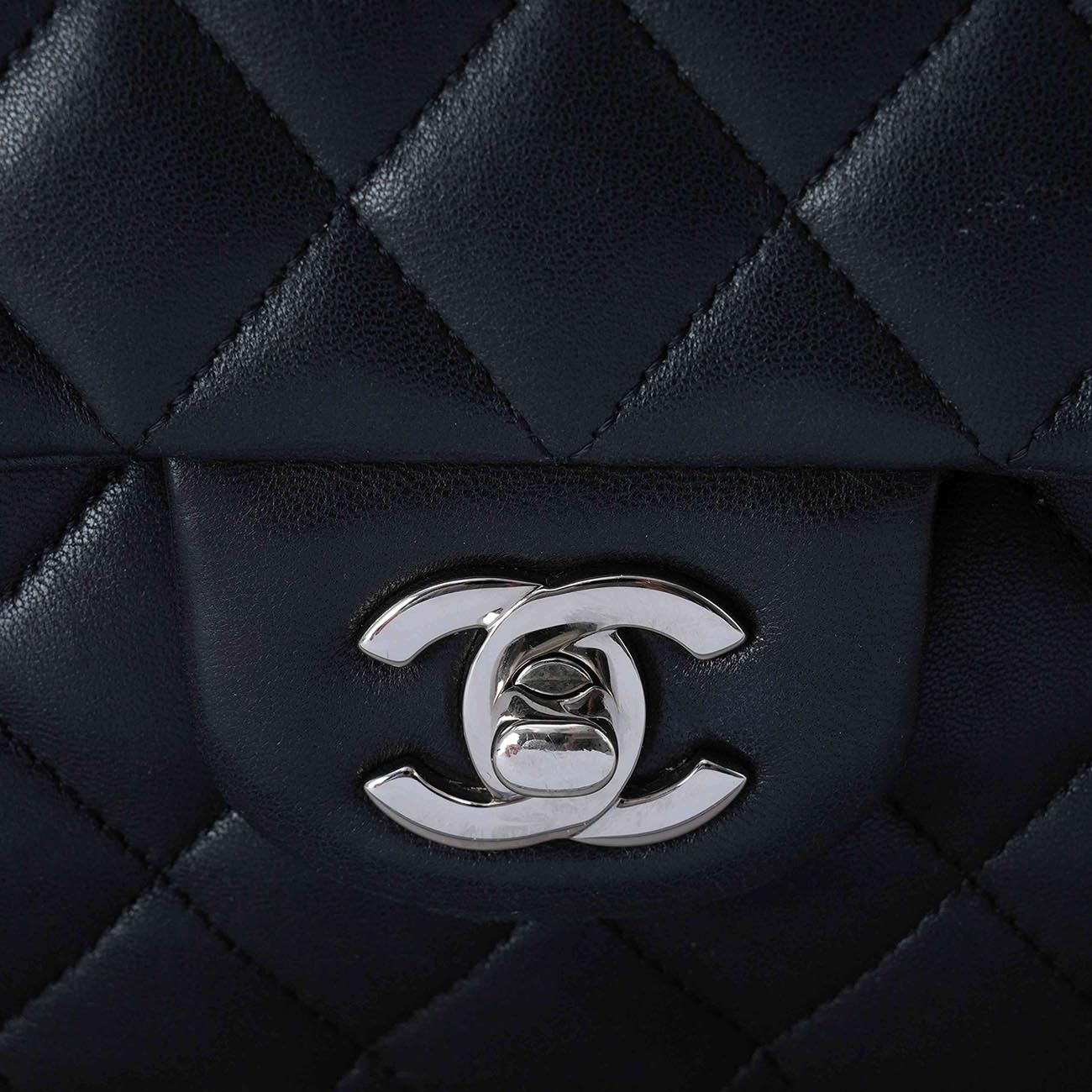 CHANEL(USED)샤넬 램스킨 클래식 미듐 플랩백