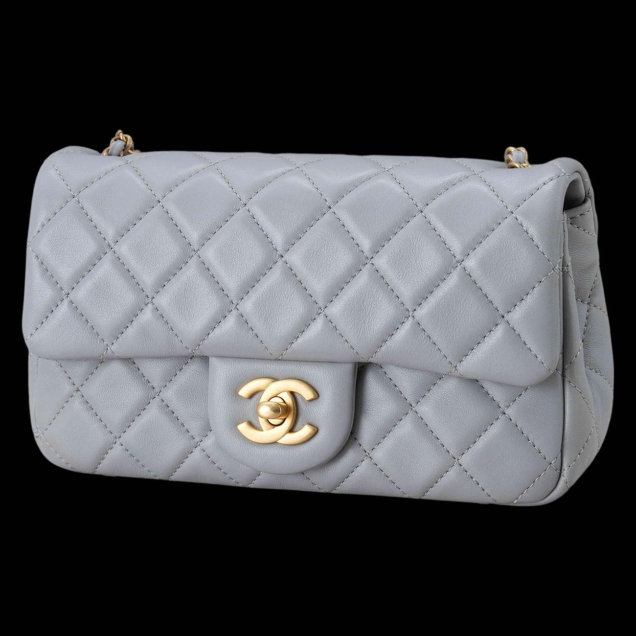 CHANEL(USED)샤넬 램스킨 뉴미니 골든볼 플랩백
