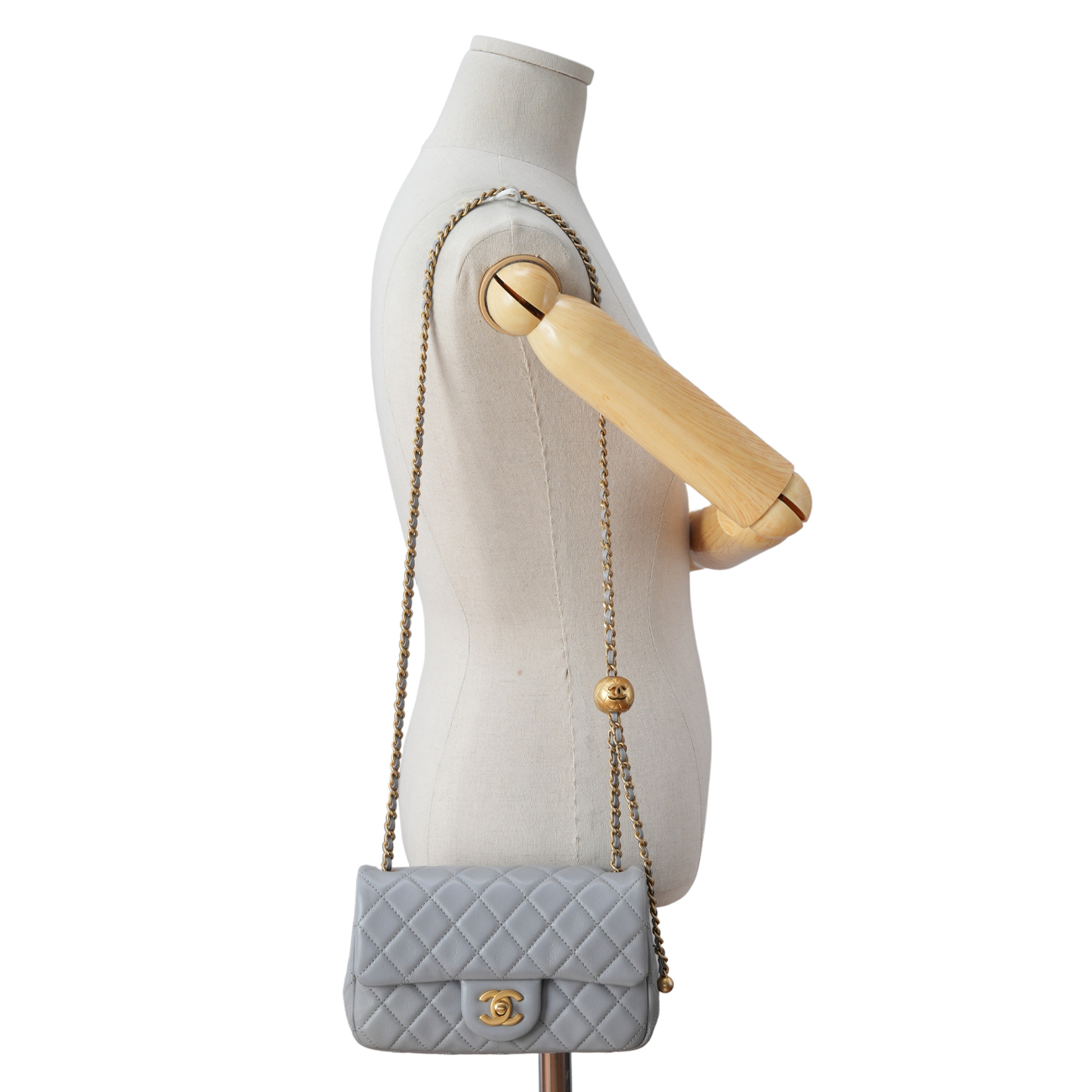 CHANEL(USED)샤넬 램스킨 뉴미니 골든볼 플랩백