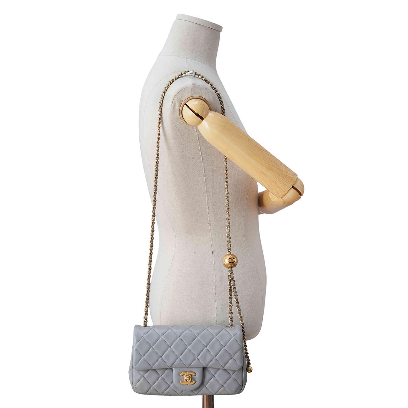 CHANEL(USED)샤넬 램스킨 뉴미니 골든볼 플랩백
