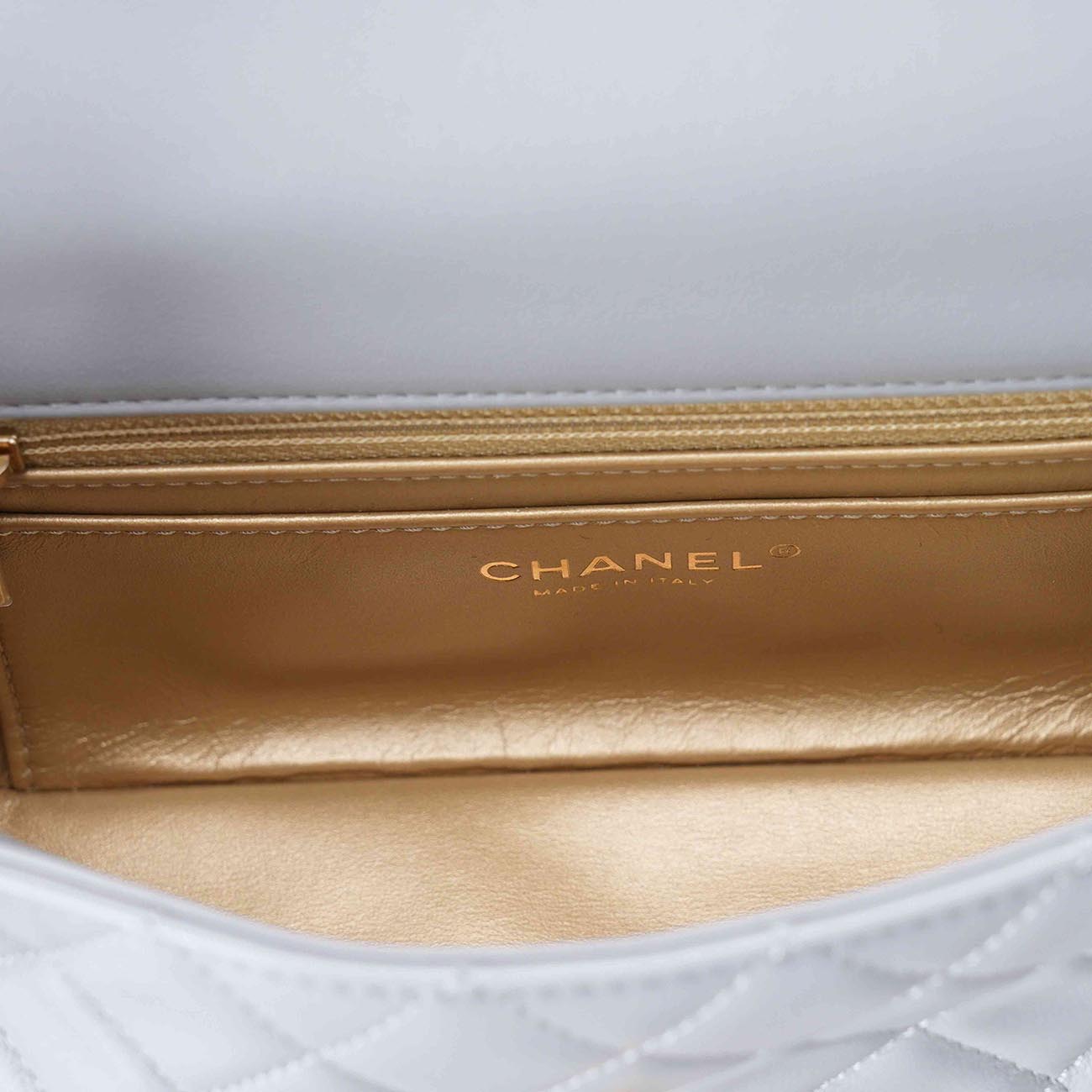 CHANEL(USED)샤넬 램스킨 뉴미니 골든볼 플랩백