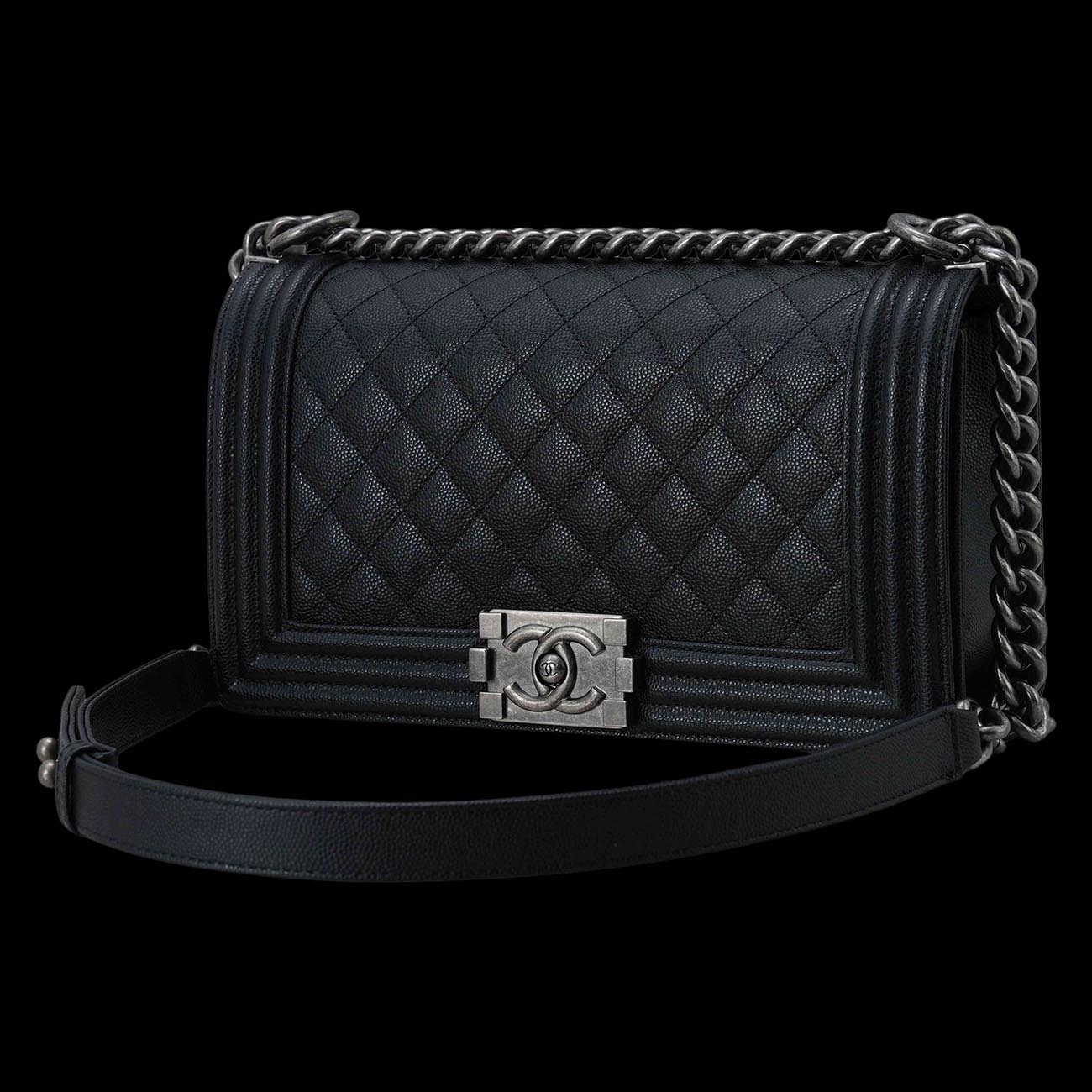 CHANEL(USED)샤넬 A67086 캐비어 보이샤넬 미듐 플랩백