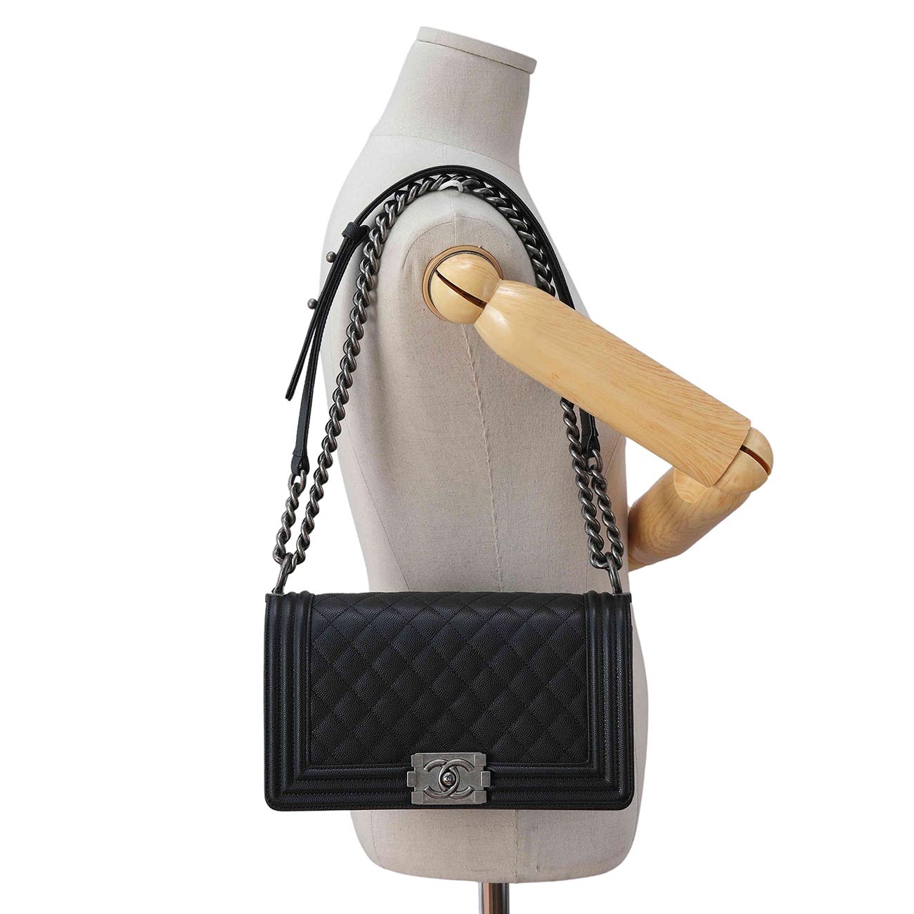 CHANEL(USED)샤넬 A67086 캐비어 보이샤넬 미듐 플랩백