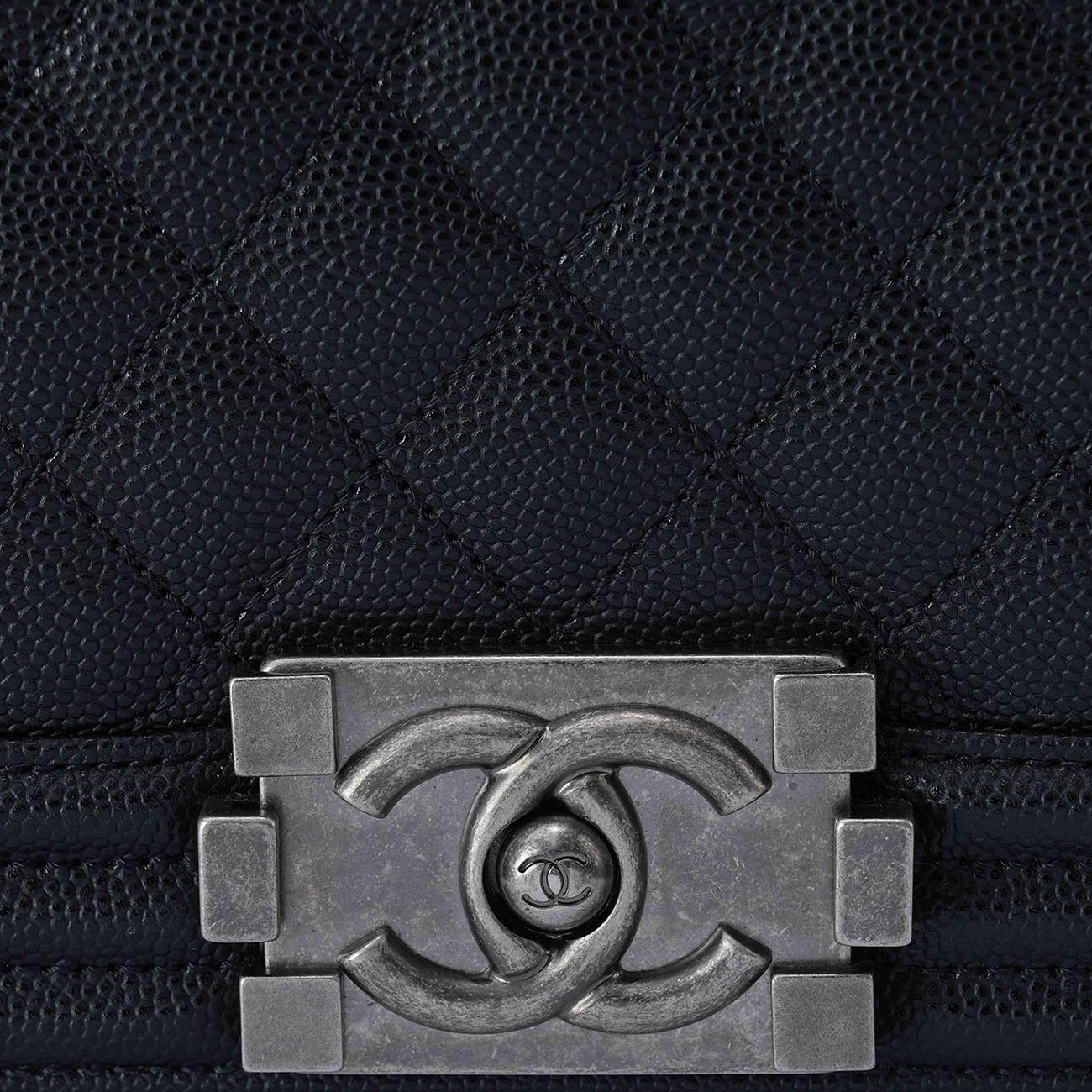CHANEL(USED)샤넬 A67086 캐비어 보이샤넬 미듐 플랩백