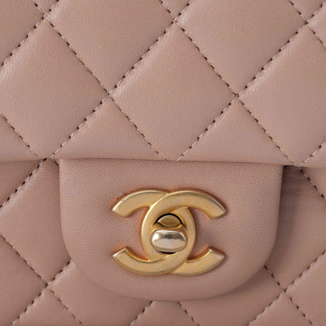 CHANEL(USED)샤넬 클래식 뉴미니 탑핸들