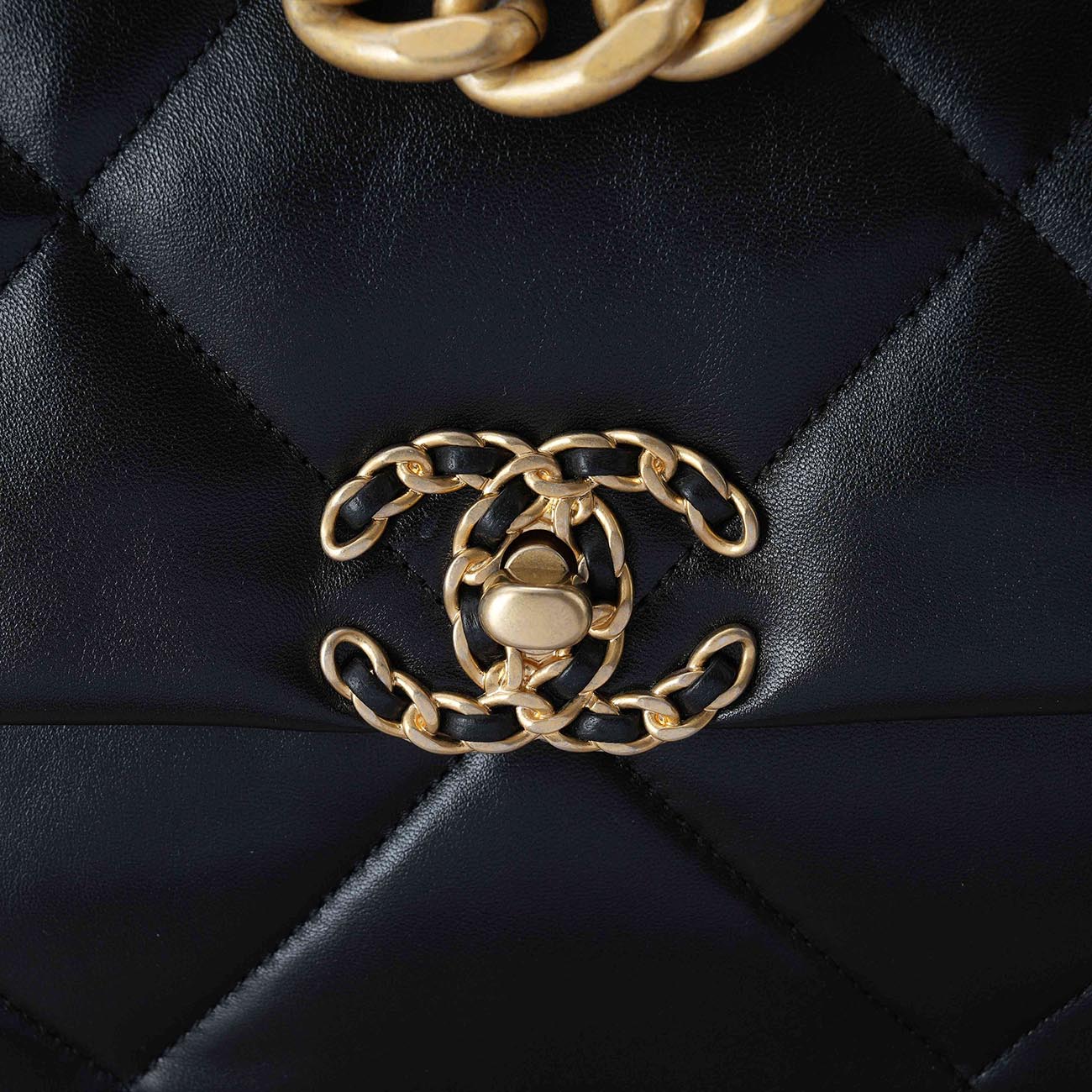 CHANEL(USED)샤넬 램스킨 19백 라지
