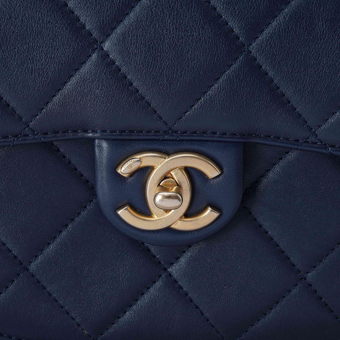 CHANEL(USED)샤넬 시즌 AS2484 미니 메신저백