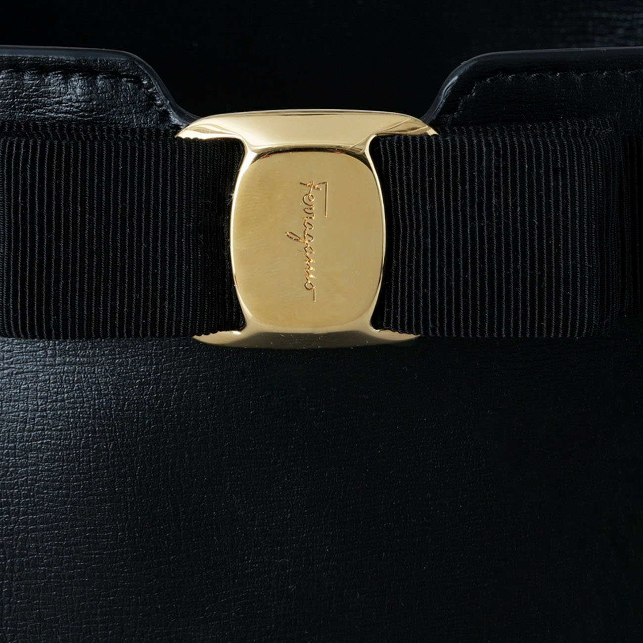 FERRAGAMO(USED)페레가모 바라리본 크로스백