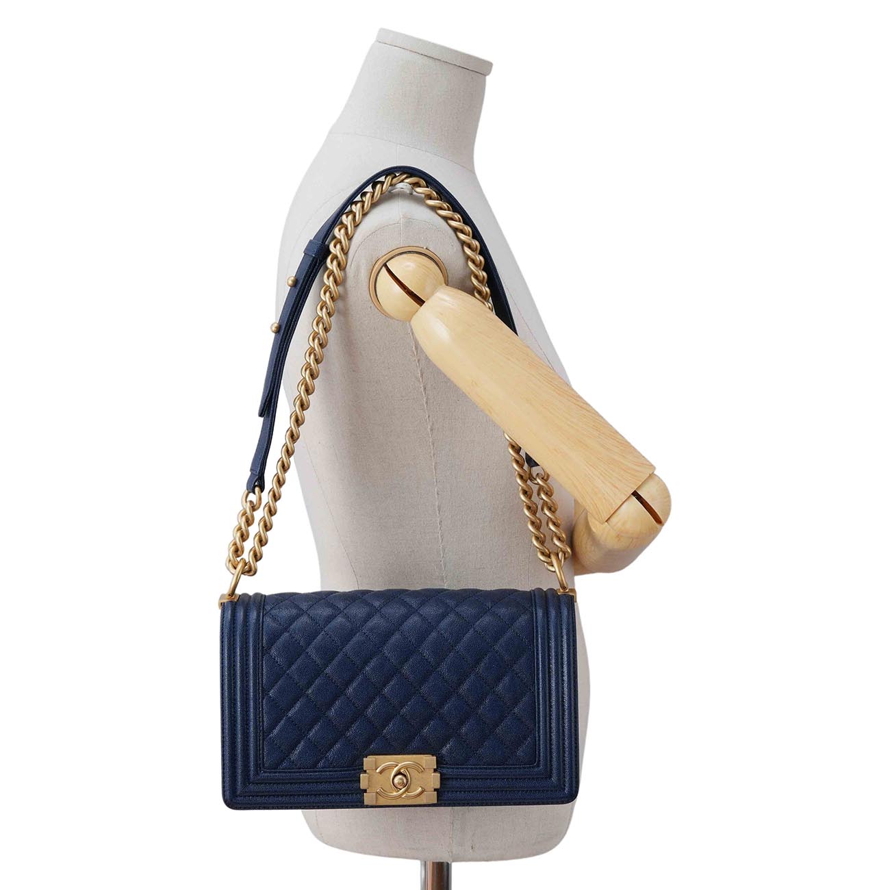 CHANEL(USED)샤넬 보이샤넬 캐비어 미듐 금장
