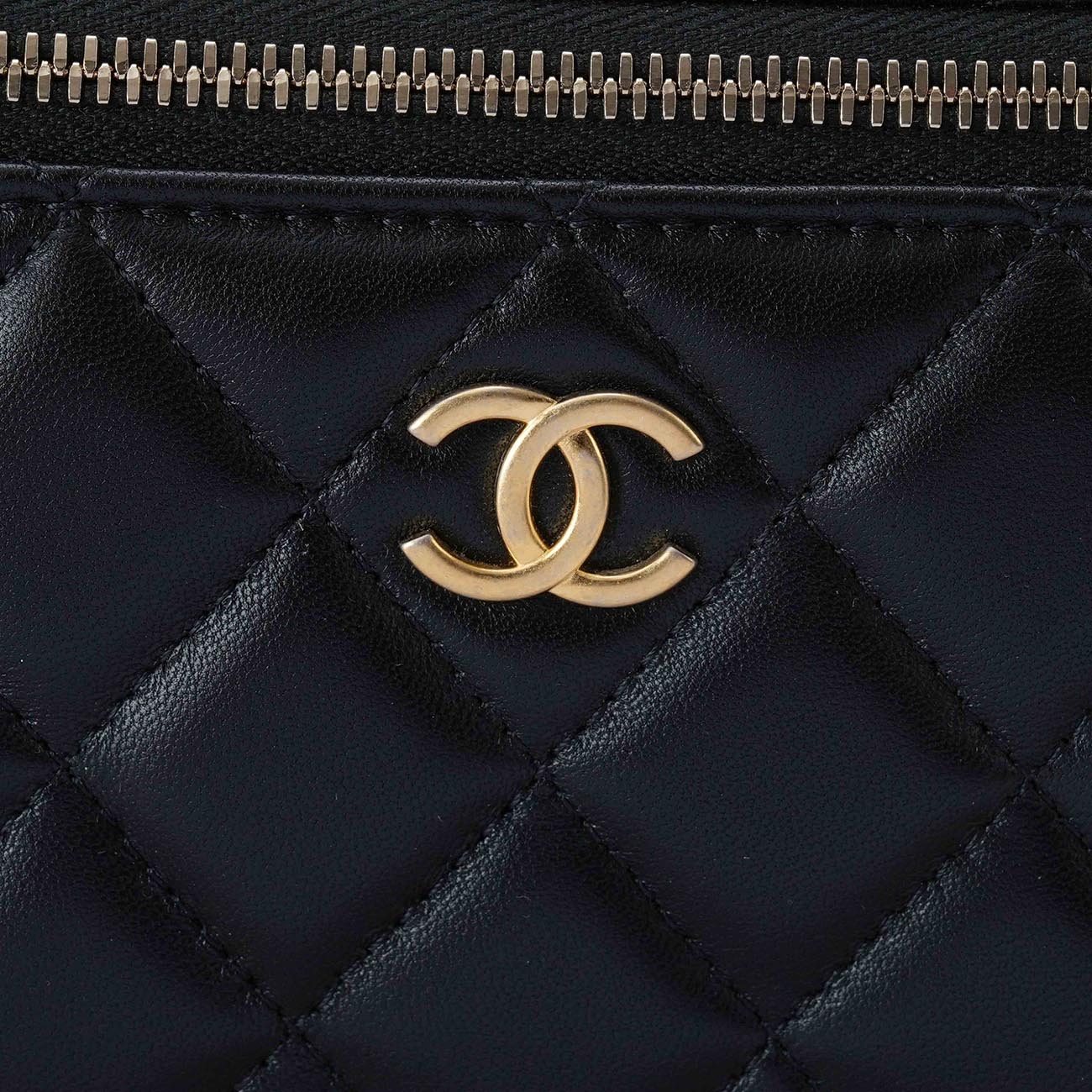 CHANEL(USED)샤넬 AP2199 램스킨 탑핸들 직사각 베니티