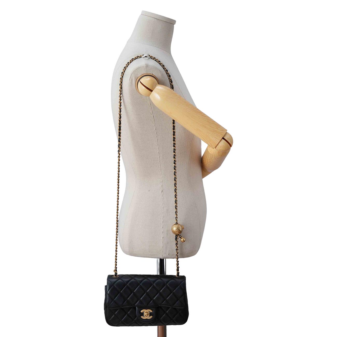 CHANEL(USED)샤넬 클래식 뉴미니 골든볼 플랩백