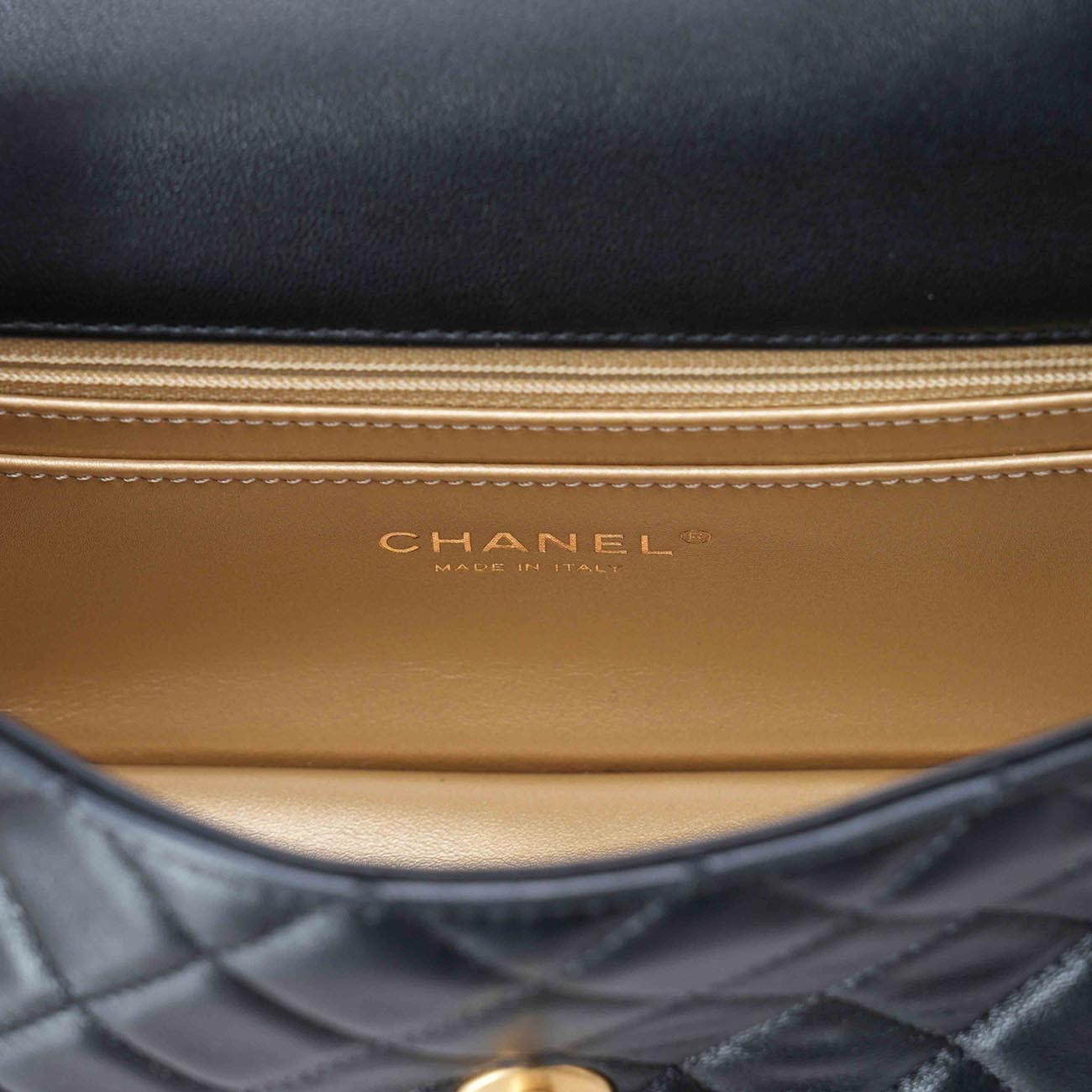CHANEL(USED)샤넬 클래식 뉴미니 골든볼 플랩백
