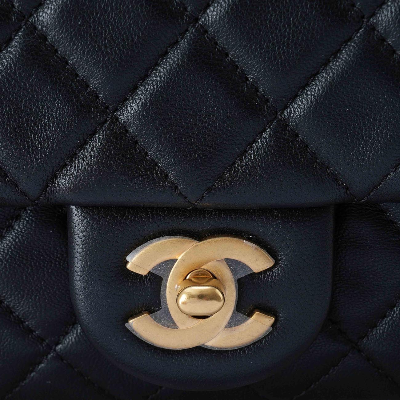 CHANEL(USED)샤넬 클래식 뉴미니 골든볼 플랩백