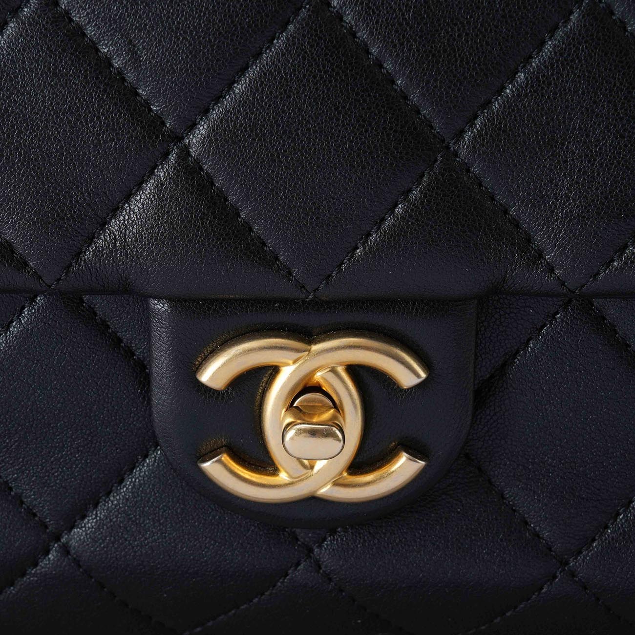 CHANEL(USED)샤넬 시즌 클래식 체인 플랩백