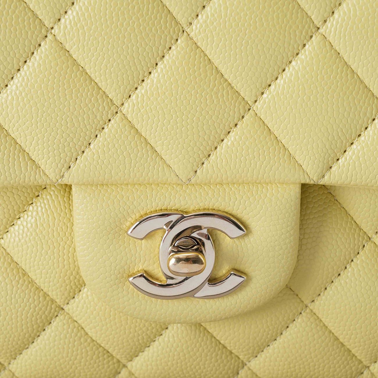 CHANEL(USED)샤넬 캐비어 클래식 미듐 플랩백