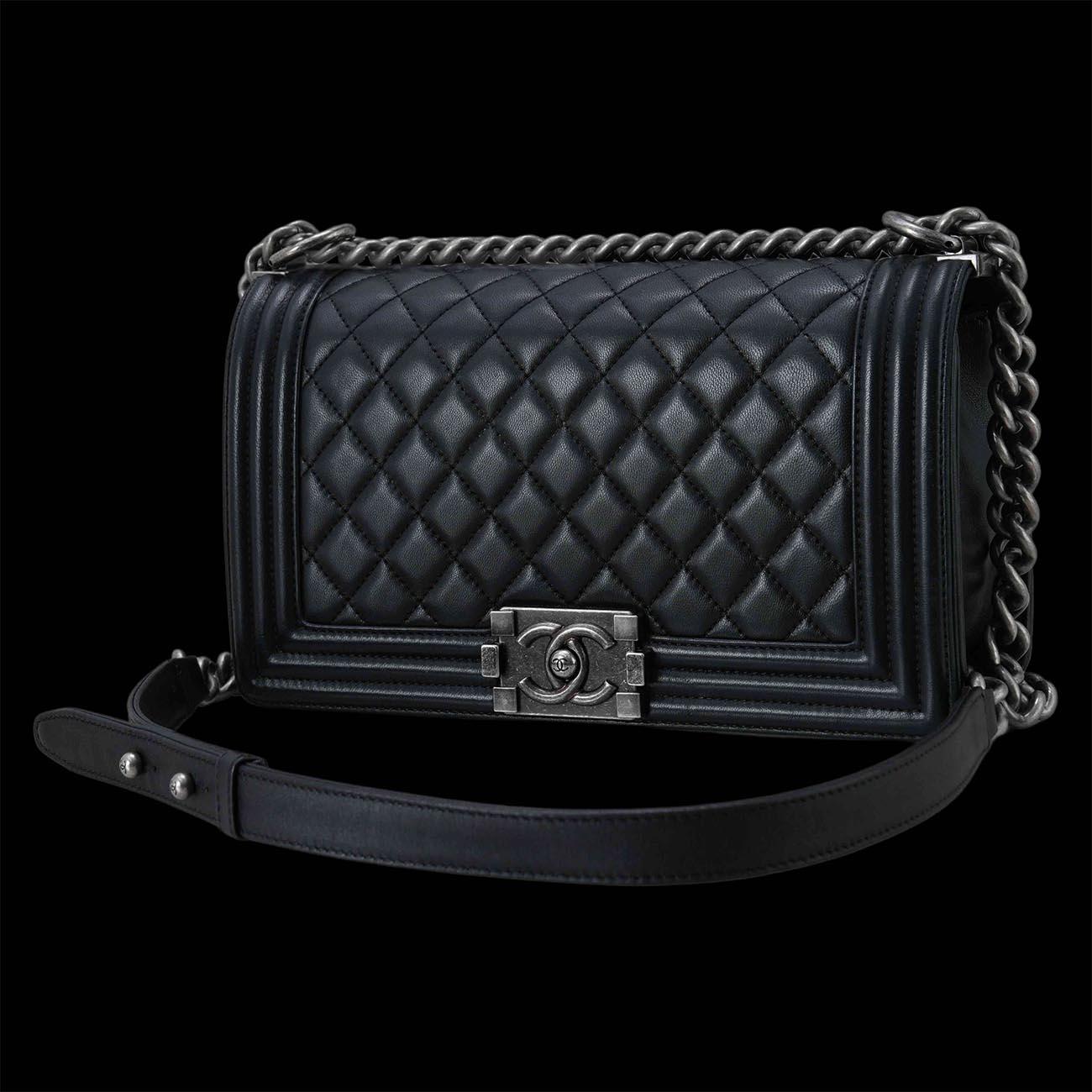 CHANEL(USED)샤넬 램스킨 보이샤넬 미듐 플랩백