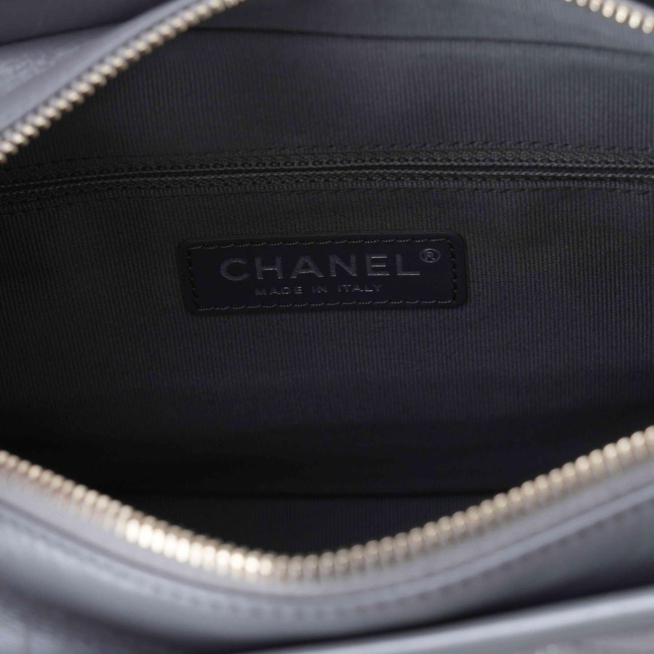 CHANEL(USED)샤넬 AS1521 가브리엘 뉴미듐 호보백