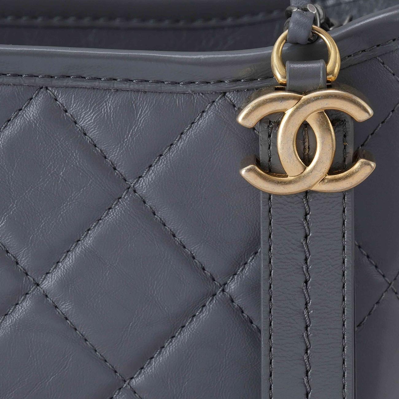 CHANEL(USED)샤넬 AS1521 가브리엘 뉴미듐 호보백