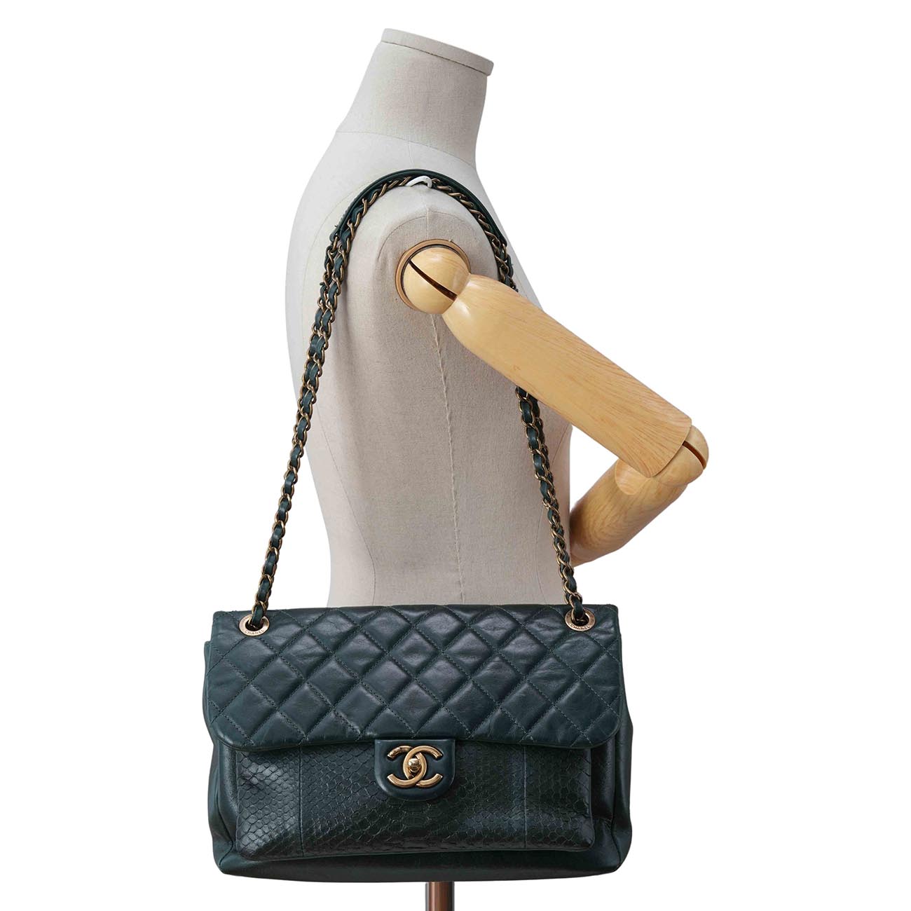CHANEL(USED)샤넬 시즌 클래식 파이톤 라지 플랩백