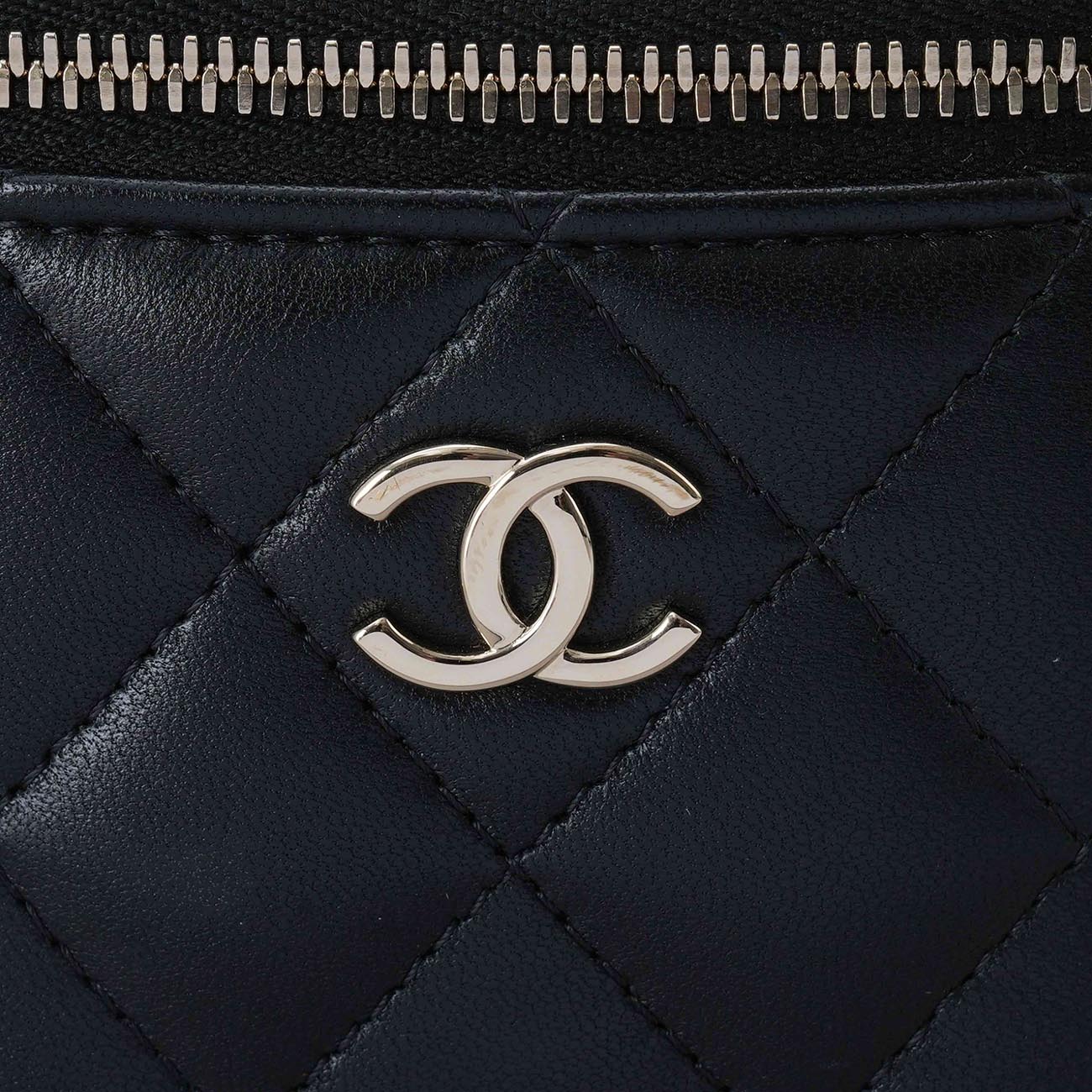 CHANEL(USED)샤넬 AP2581 베니티 진주체인 크로스백