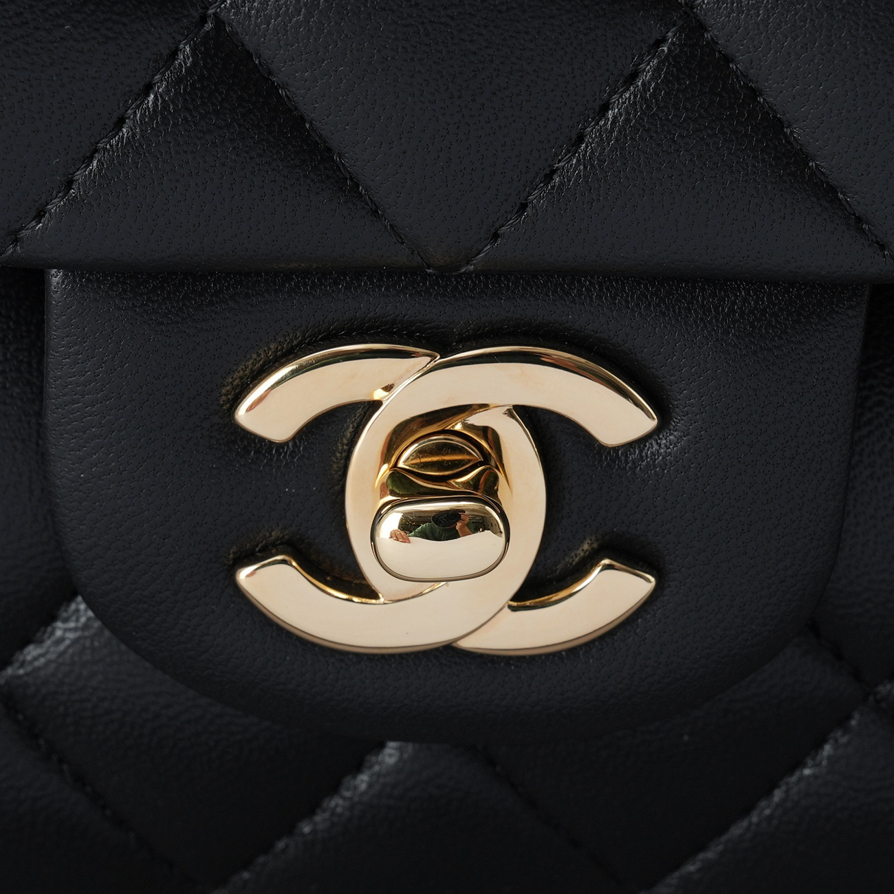 CHANEL(USED)샤넬 램스킨 클래식 미듐 플랩백