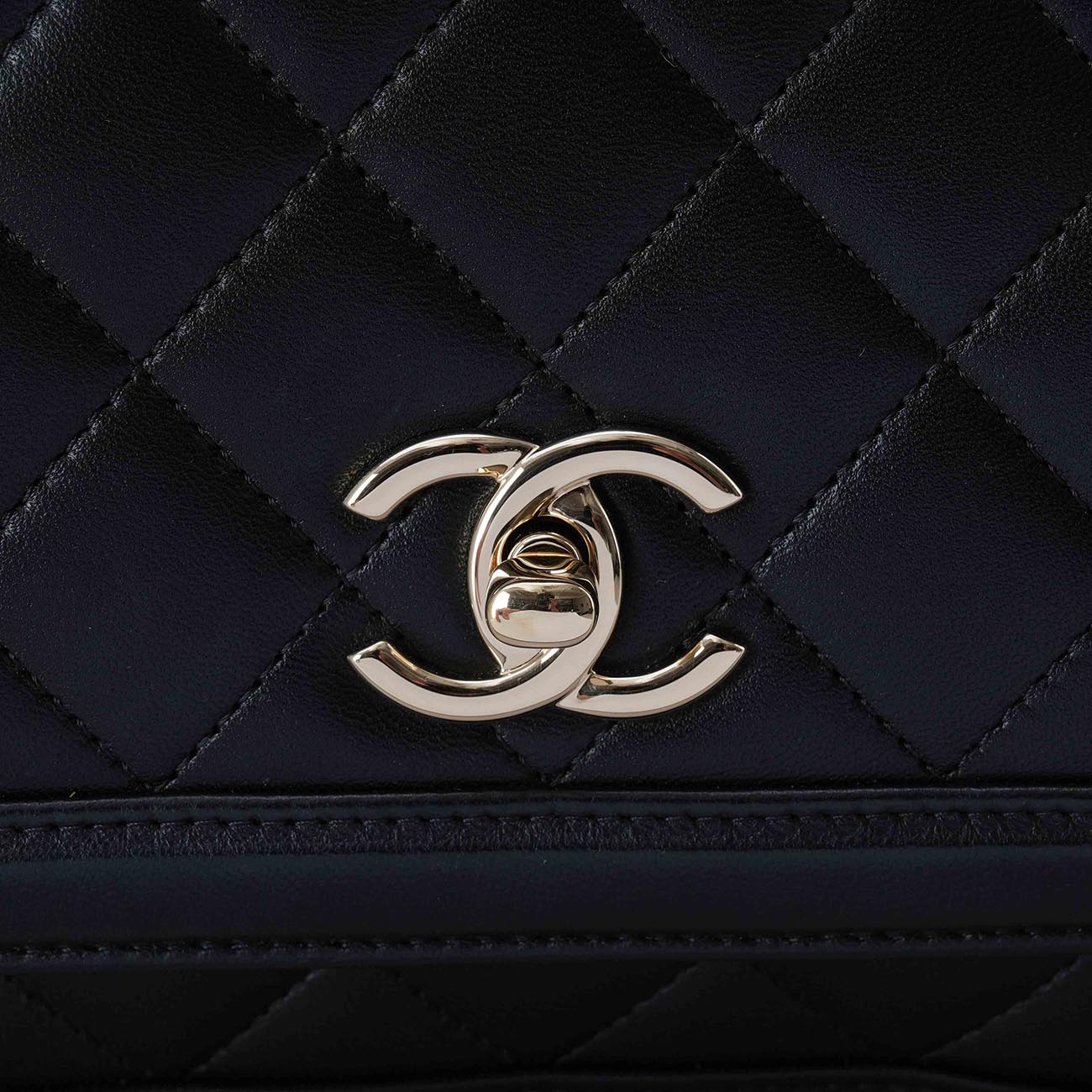 CHANEL(USED)샤넬 시즌 램스킨 플랩 체인백