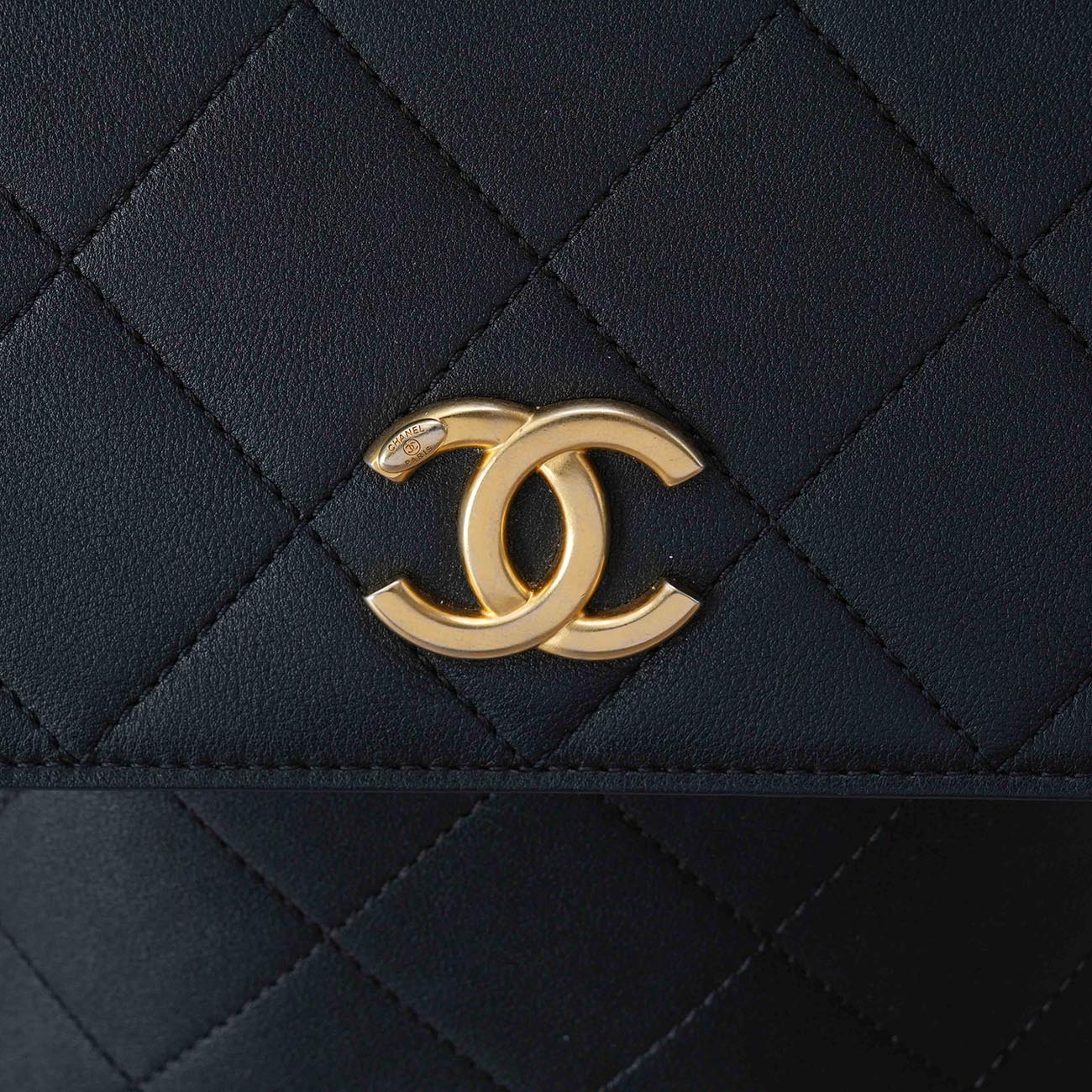 CHANEL(USED)샤넬 AS2542 카프스킨 스몰 호보 블랙