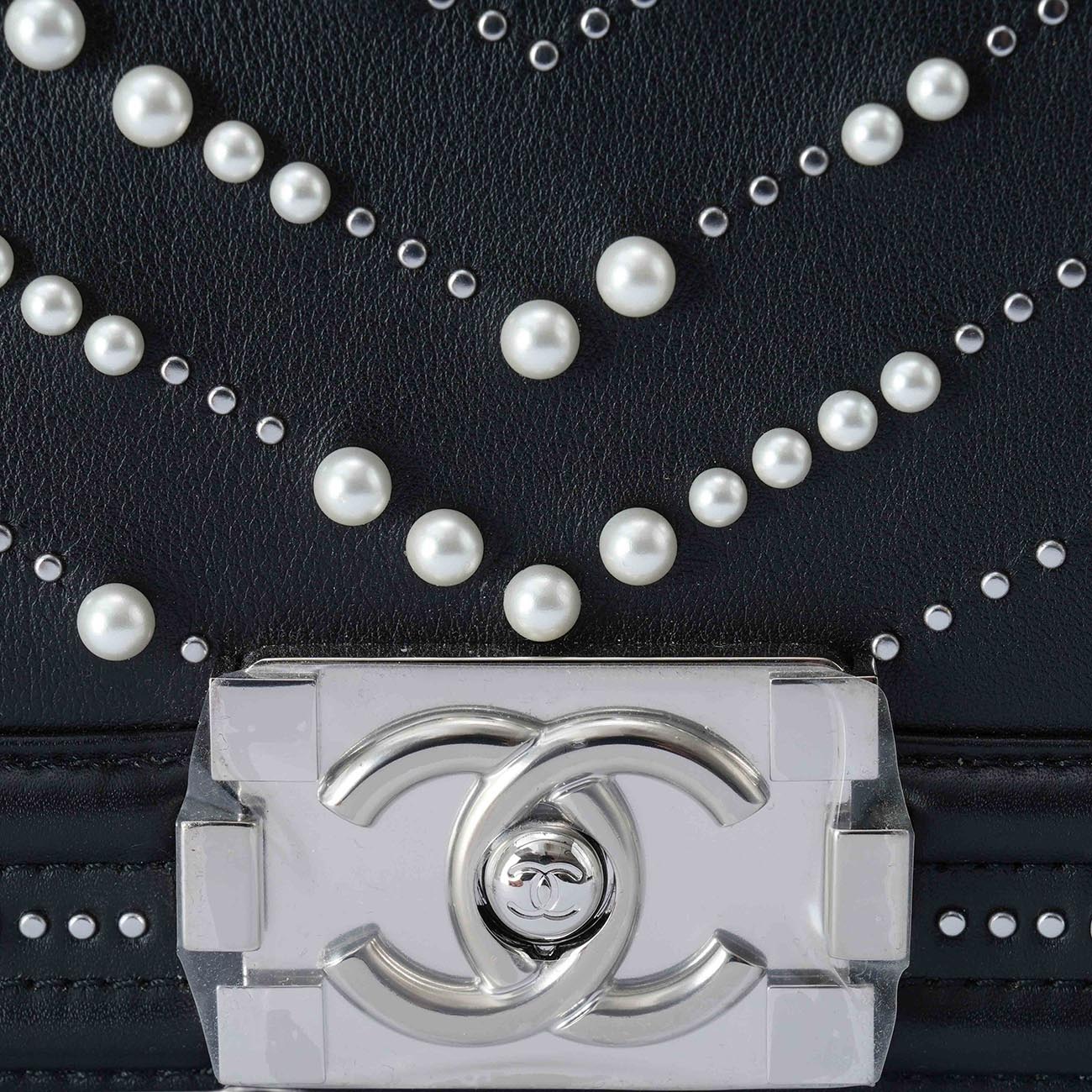 CHANEL(USED)샤넬 시즌 보이샤넬 펄 미듐 플랩백