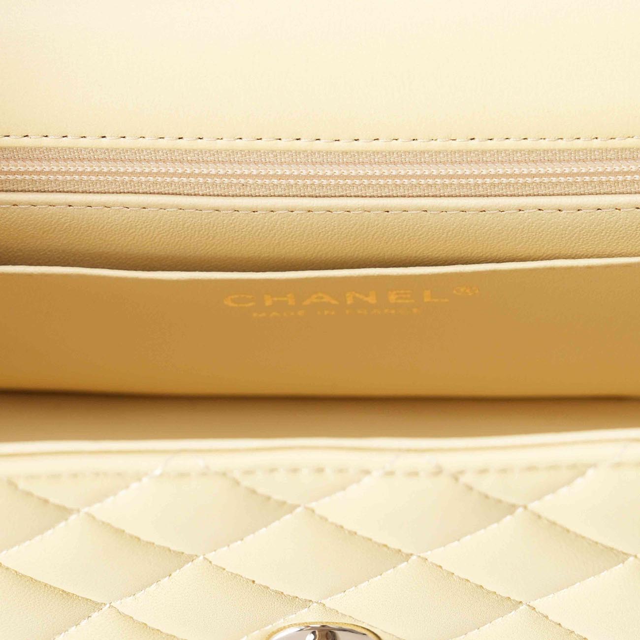 CHANEL(USED)샤넬 클래식 뉴미니 탑핸들