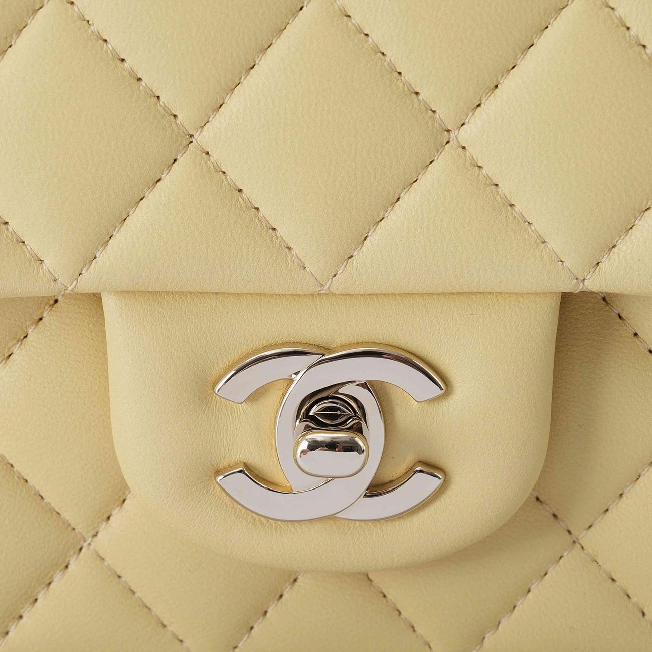 CHANEL(USED)샤넬 클래식 뉴미니 탑핸들