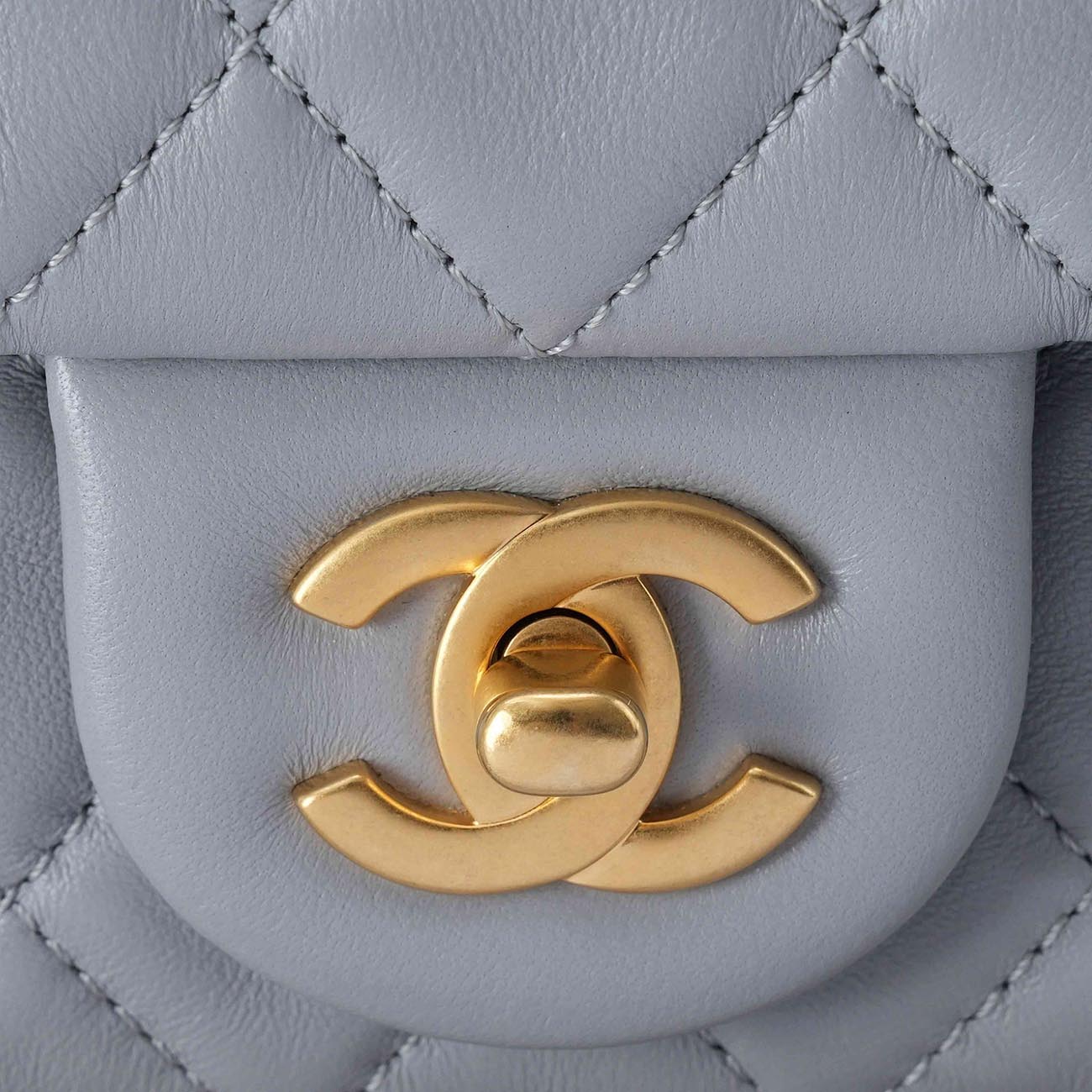 CHANEL(USED)샤넬 클래식 뉴미니 골든볼