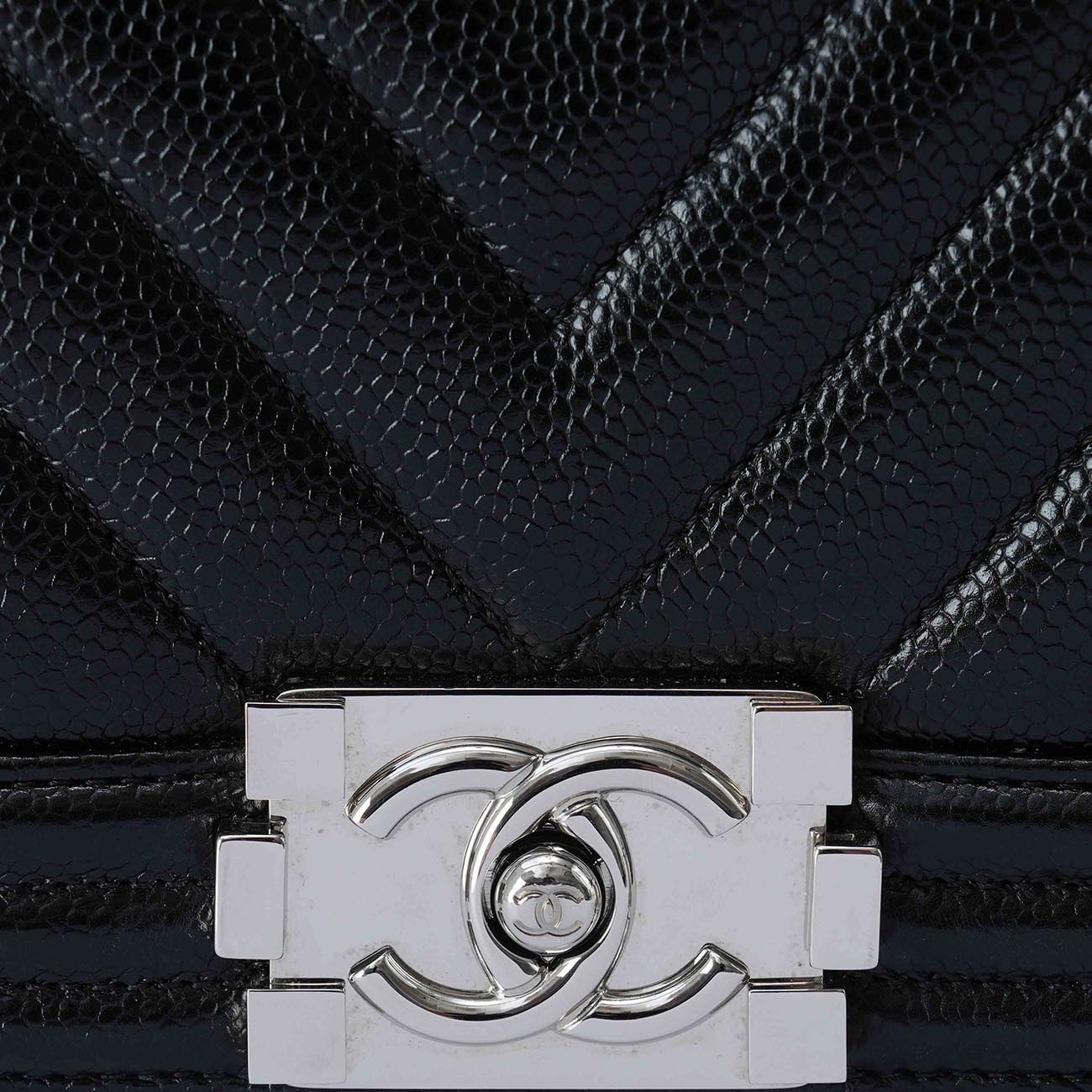 CHANEL(USED)샤넬 쉐브론 보이샤넬 미듐 플랩백