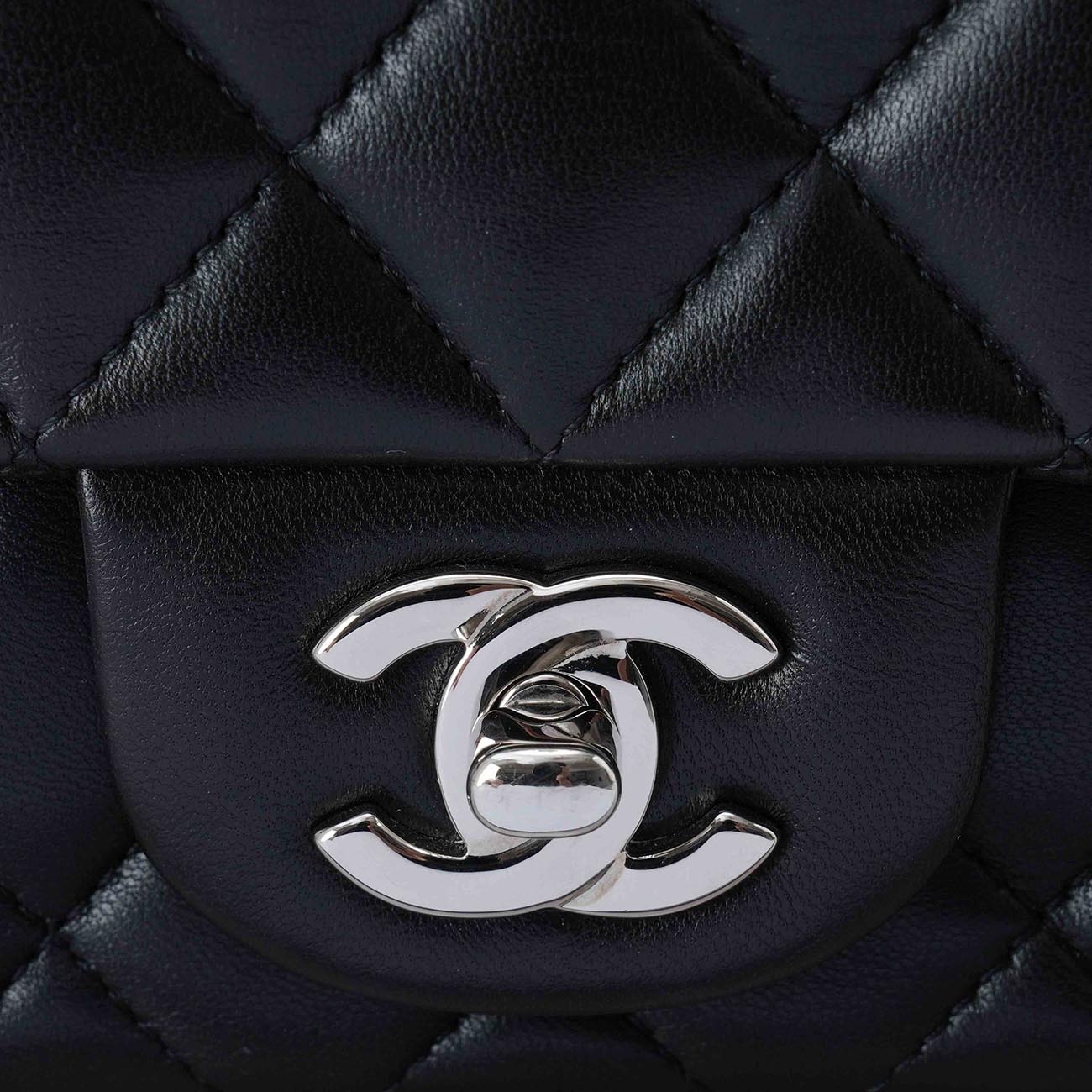 CHANEL(USED)샤넬 클래식 램스킨 쁘띠삭