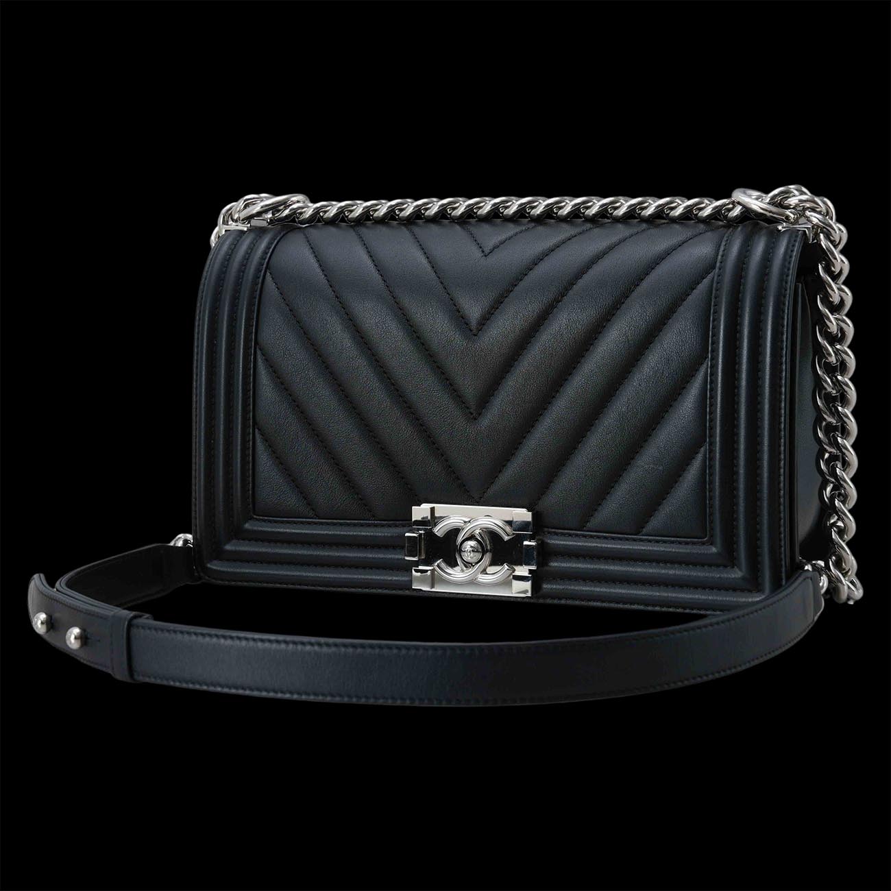 CHANEL(USED)샤넬 쉐브론 보이샤넬 미듐 플랩백