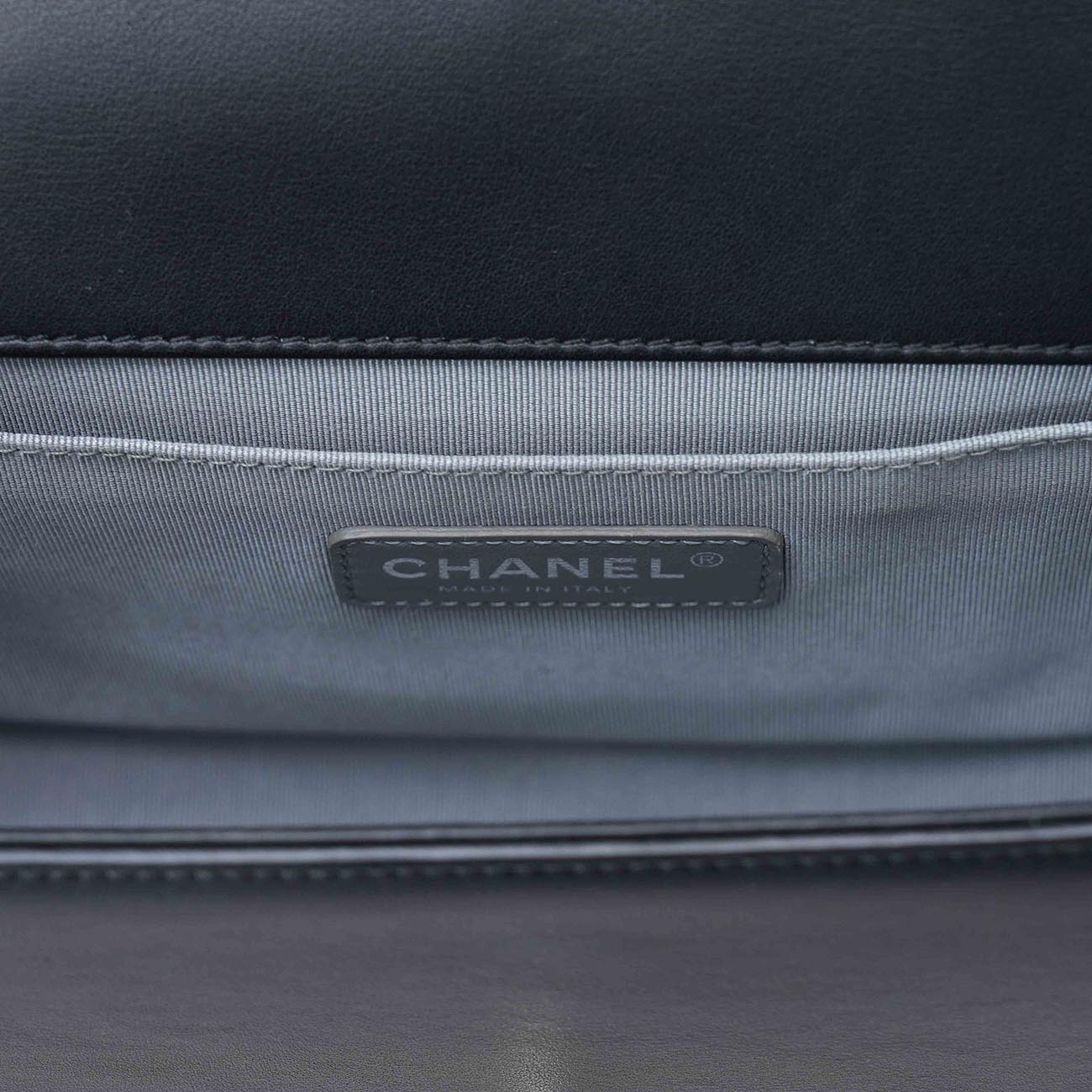 CHANEL(USED)샤넬 쉐브론 보이샤넬 미듐 플랩백