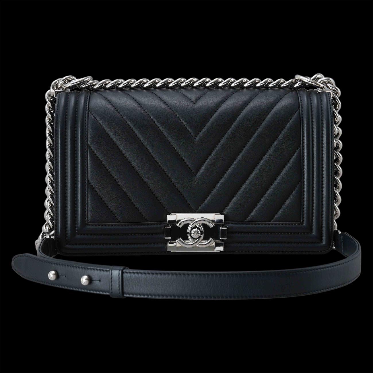 CHANEL(USED)샤넬 쉐브론 보이샤넬 미듐 플랩백