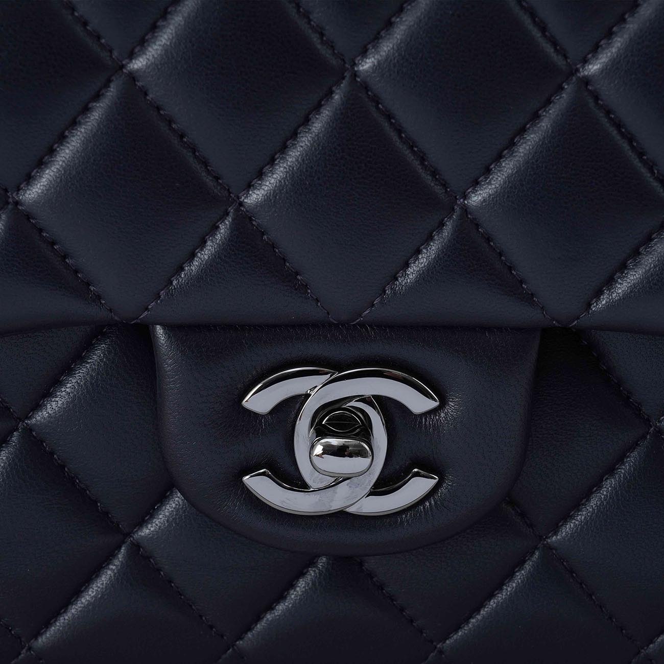 CHANEL(USED)샤넬 램스킨 클래식 미듐 플랩백