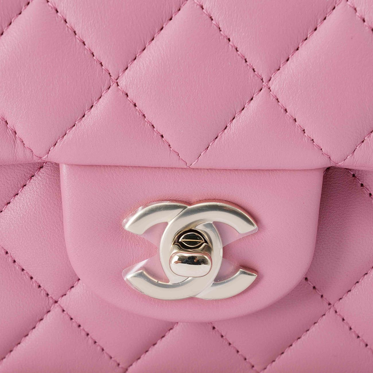 CHANEL(USED)샤넬 AS2431 뉴미니 탑핸들백