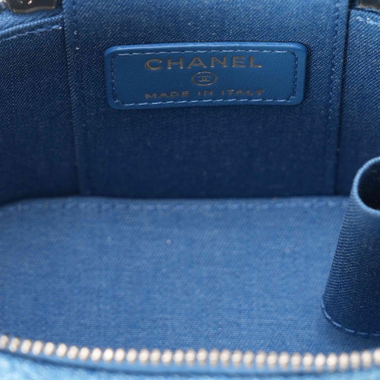 CHANEL(USED)샤넬 AP1447 정사각 데님 베니티 골든볼 체인백