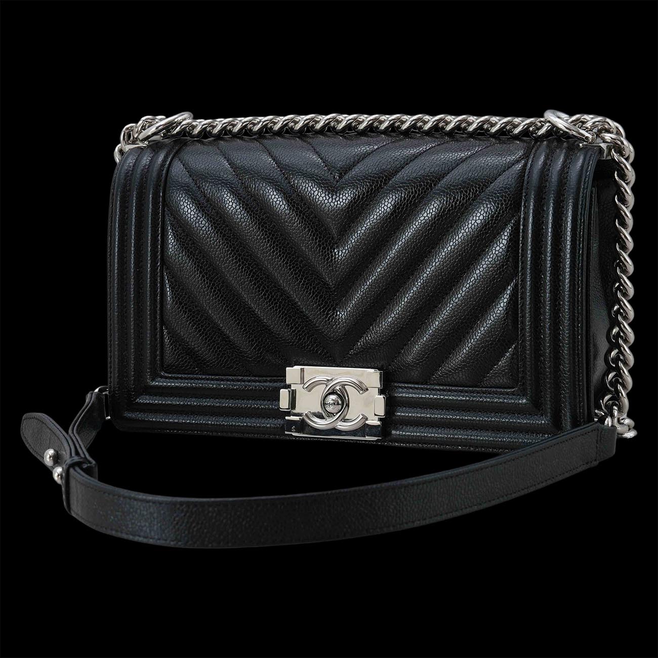 CHANEL(USED)샤넬 A67086 쉐브론 보이샤넬 미듐 플랩백