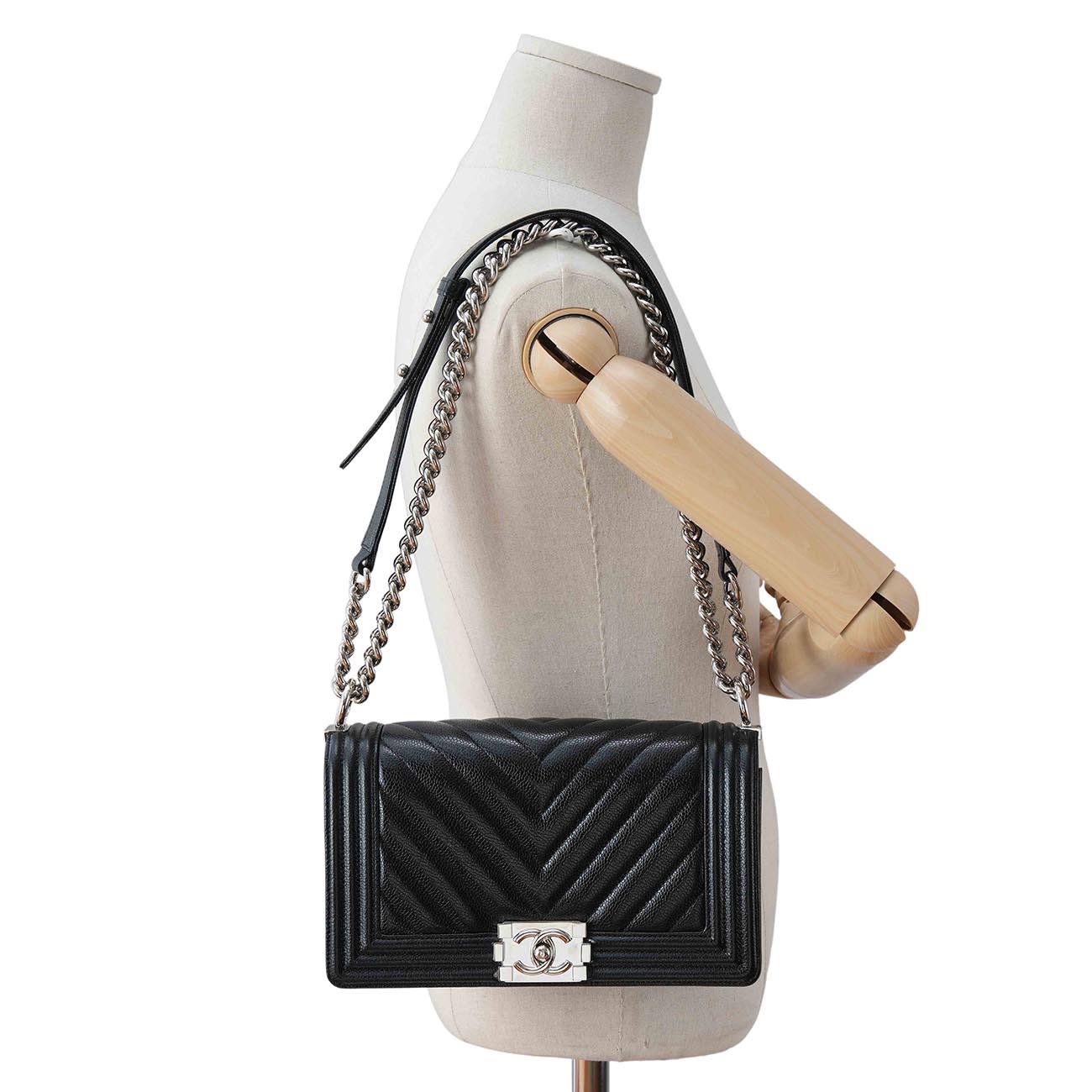CHANEL(USED)샤넬 A67086 쉐브론 보이샤넬 미듐 플랩백
