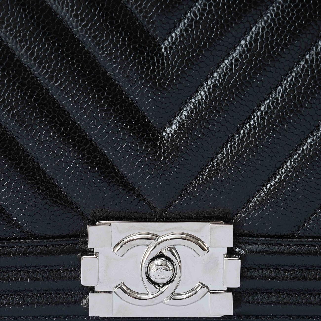 CHANEL(USED)샤넬 A67086 쉐브론 보이샤넬 미듐 플랩백