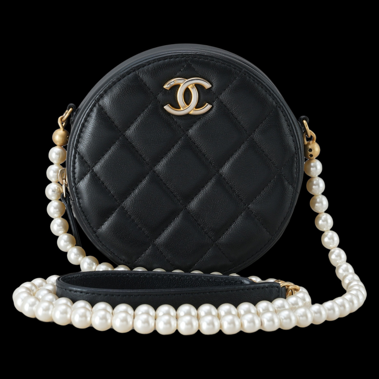 CHANEL(USED)샤넬 램스킨 진주장식 동그리백