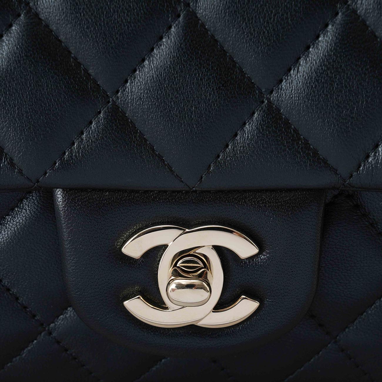 CHANEL(USED)샤넬 램스킨 클래식 뉴미니