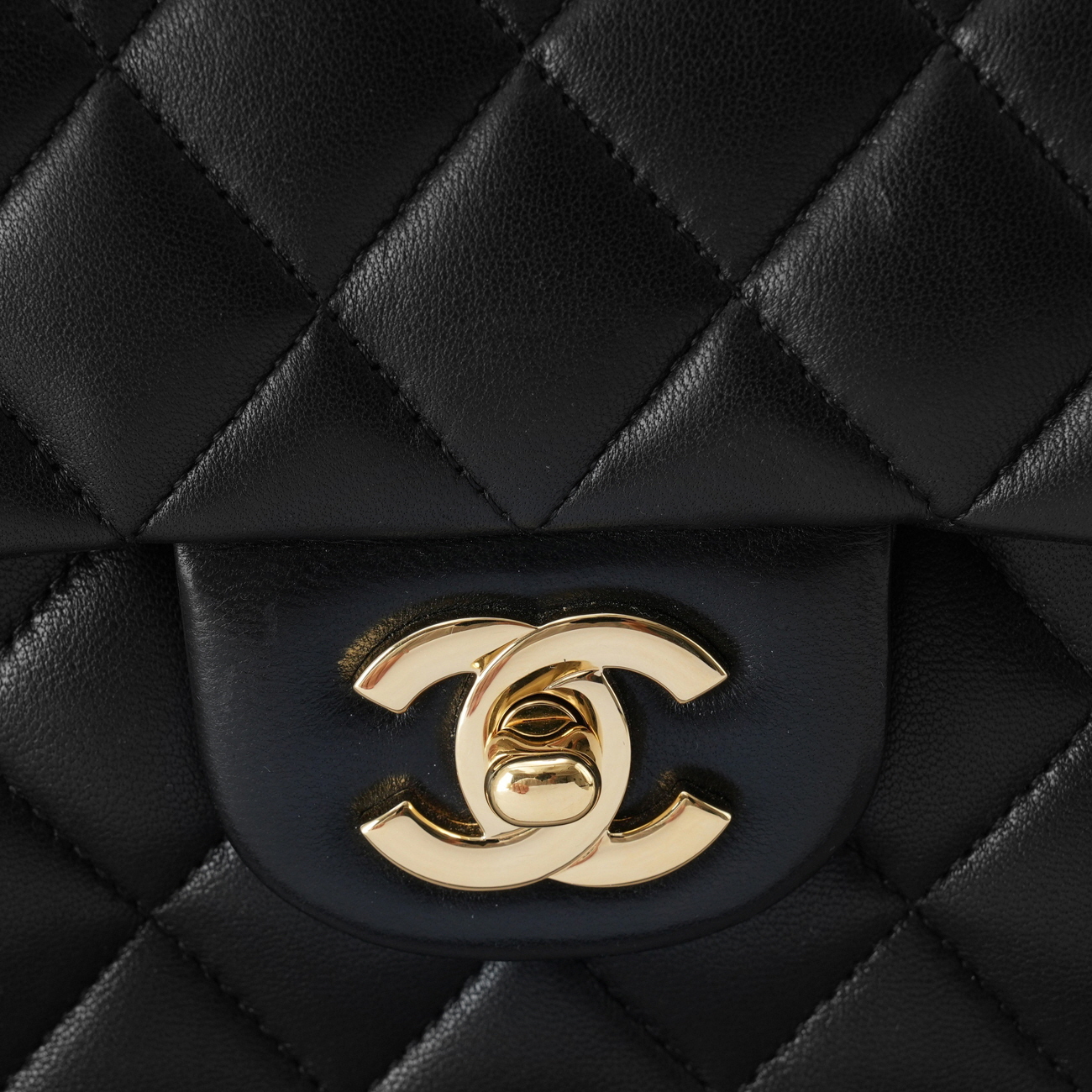 CHANEL(USED)샤넬 램스킨 클래식 미듐 플랩백