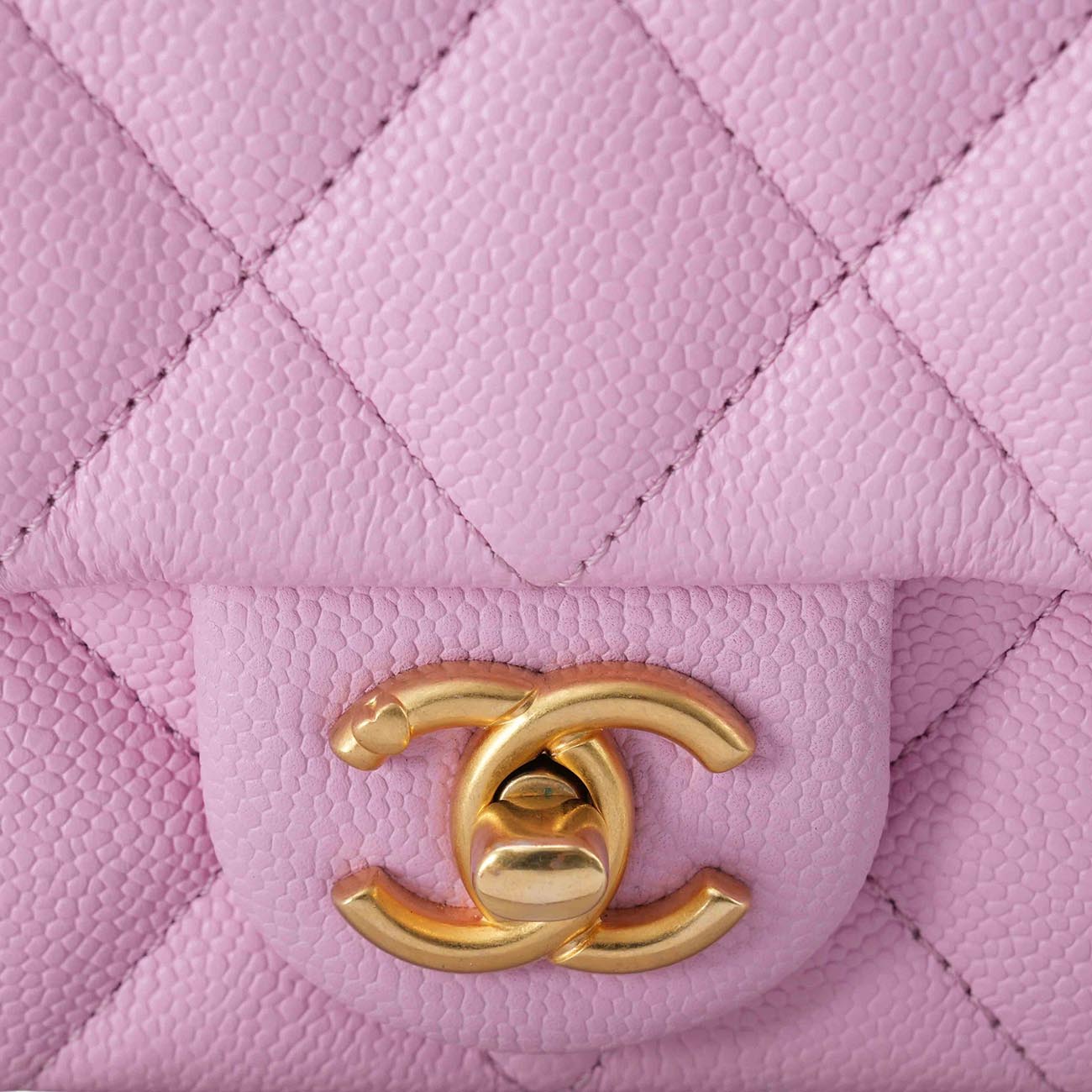 CHANEL(USED)샤넬 시즌 클래식 뉴미니 하트볼 크로스백